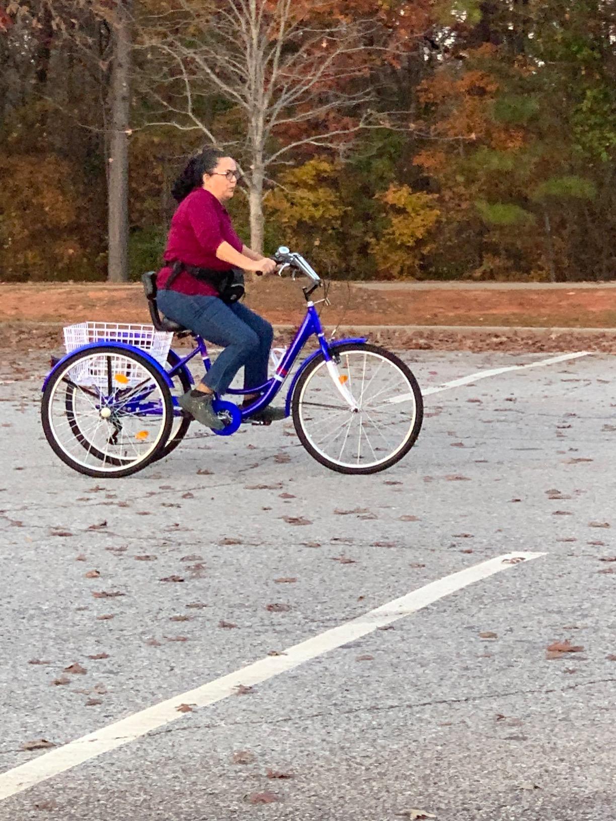 MOPHOTO 20/24/26 Inch Adult Tricycle, 3 Wheel Bike for Seniors, Beginners | 7 Speed, Low Step-Through, Large Rear Basket, 350 lbs Capacity, Wide Padded Saddle with Backrest, Front and Rear Reflectors customer photo 1