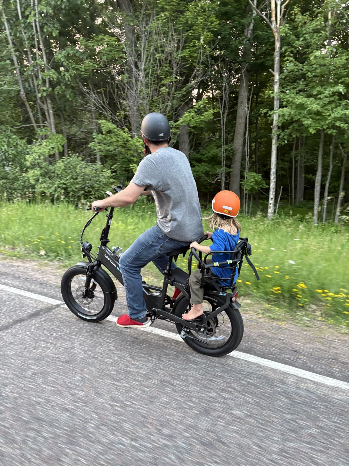 Upgraded Rear Child Bike Seat, Back Mount Kid's Bike Seat with Foot Pedals, Back Rest, Handrail, Designed for Children Aged 18 Months to 8 Years Old customer photo 1