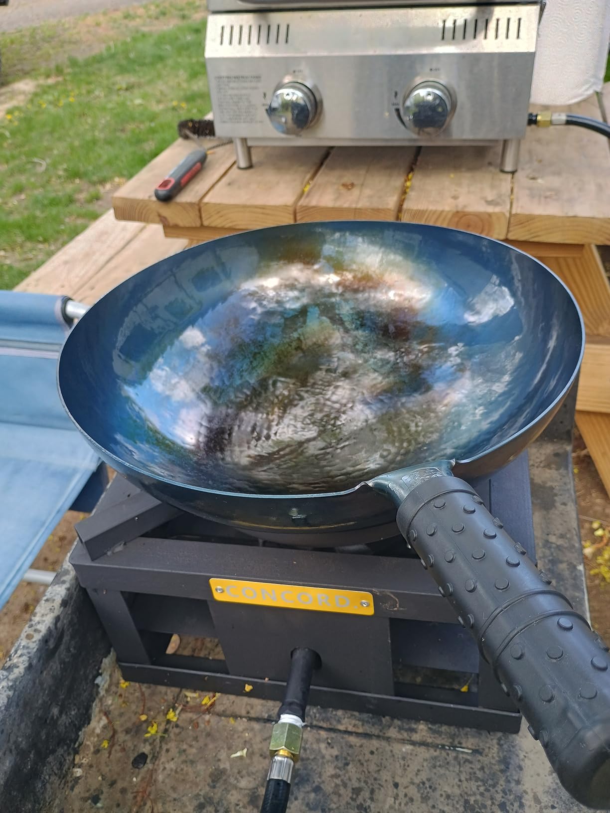 Blue Pre-Seasoned Cast Iron Wok with Lid, Nonstick 14 inch | Large Round Bottom Chinese Cookware, Works for Open Fire, Cooking, BBQ, Camping 36cm customer photo 2