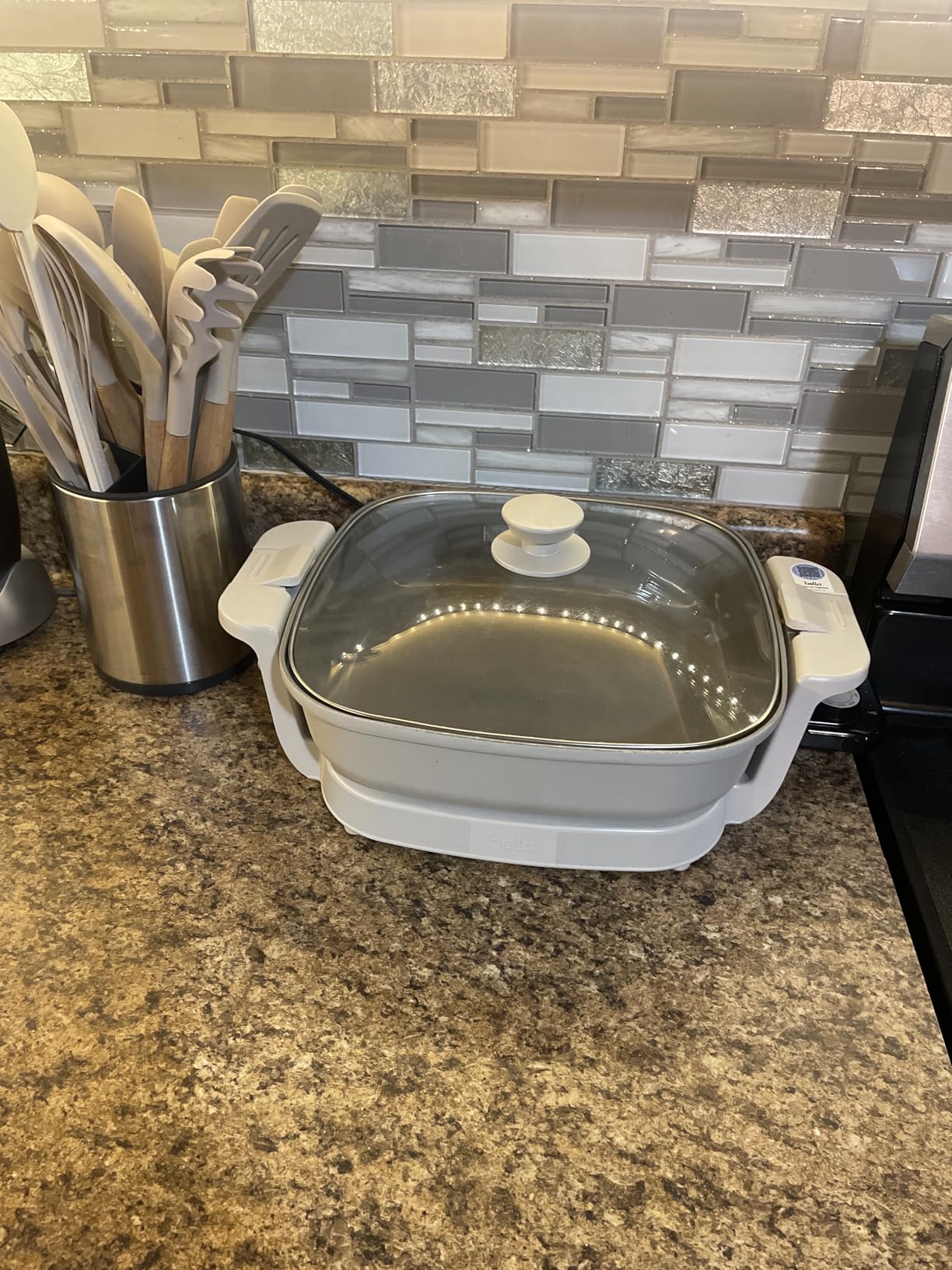 bella Fits-Anywhere SAUTE XL Make & Take Skillet, Oatmilk customer photo 1