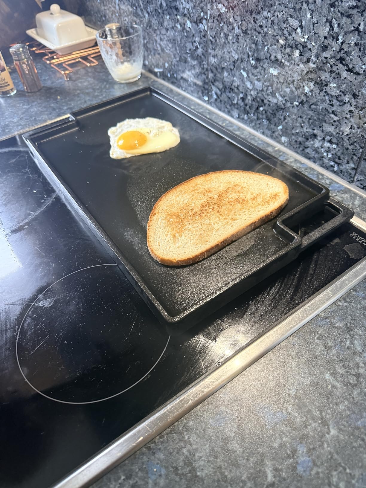 NutriChef Reversible Cast Iron Griddle Pan for Stove Top Cooking, Heavy Duty Nonstick Grill Plate with Flat & Ribbed Sides, Works as Flat Top Grill or Griddle for Gas Grill, Includes Scraper Tool customer photo 1