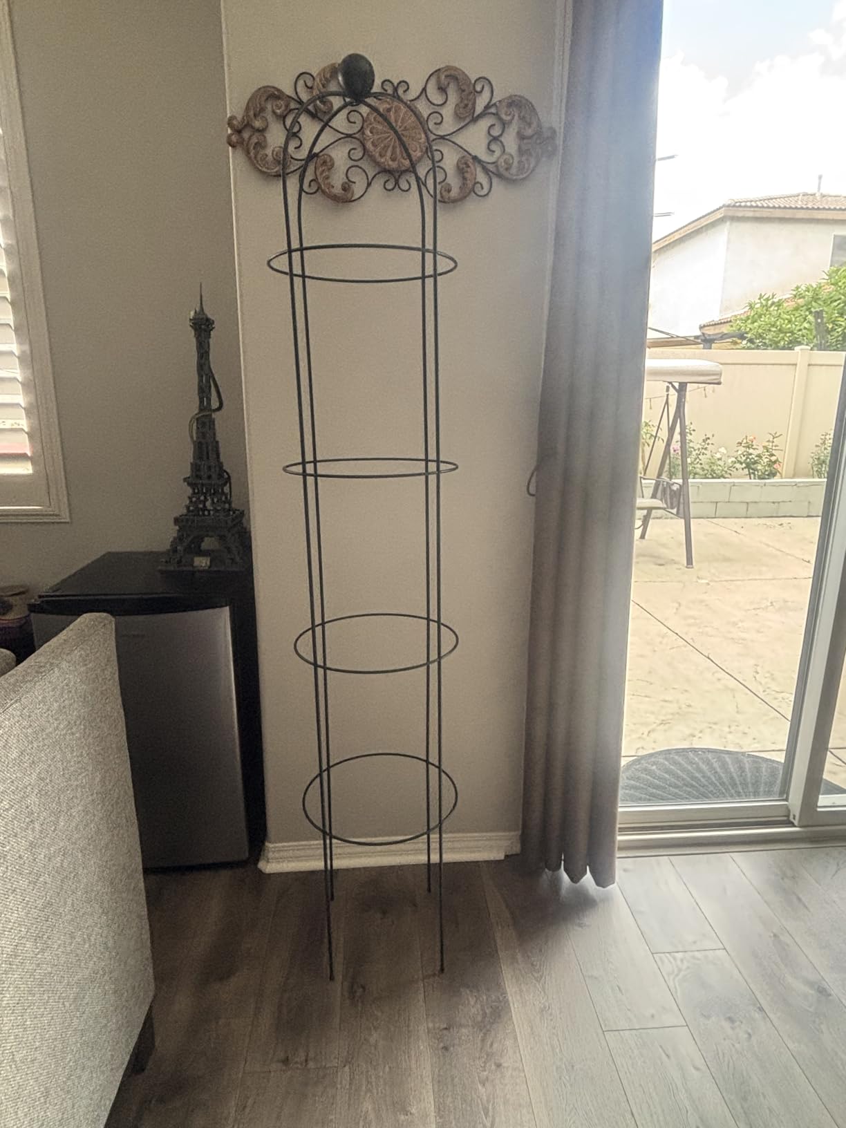 Vego Garden 6.4 ft Round Obelisk Garden Trellis, Metal Rustproof Plant Support Rose Trellis, Tower Potted Cages for Flowers Fruits Vegetable Vines Indoor & Outdoor customer photo 1