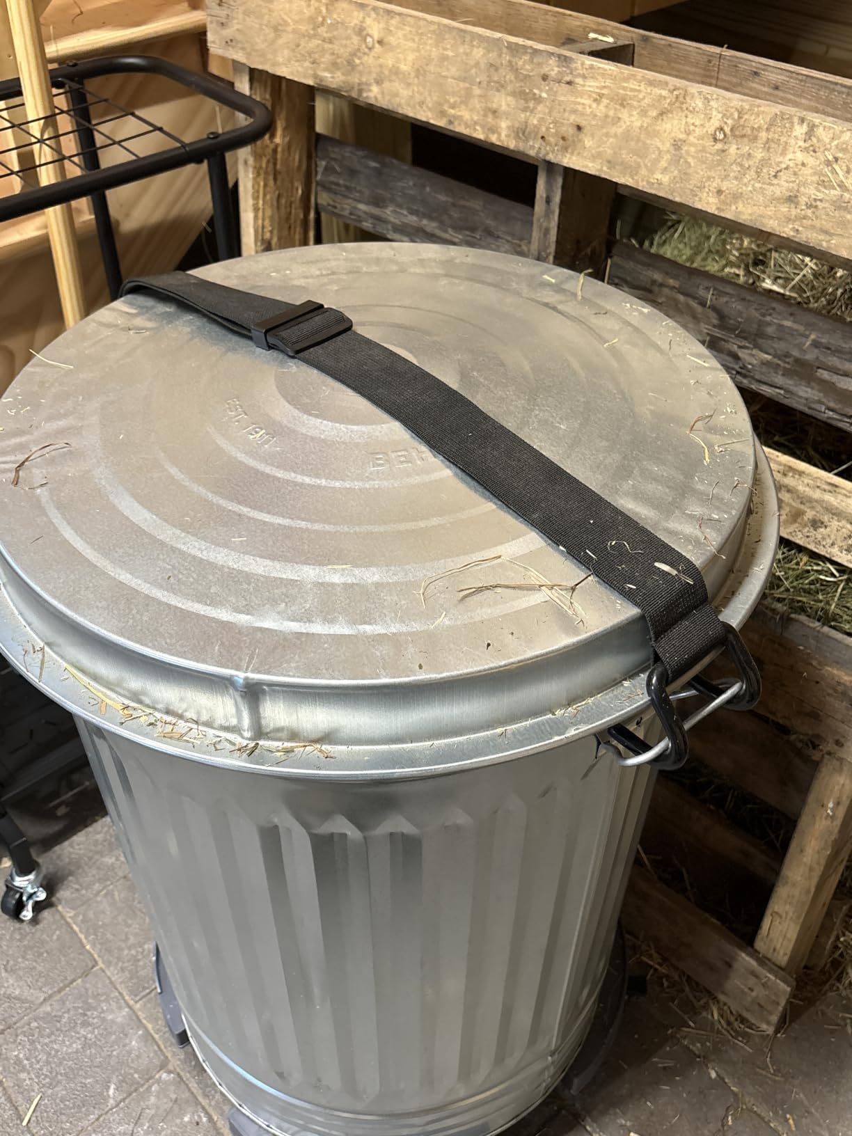 ANKS Bear & Raccoon Proof Trash Can Lock - Heavy Duty Metal Hook | Non-Slip Double Claw Design. Adjustable 20-35