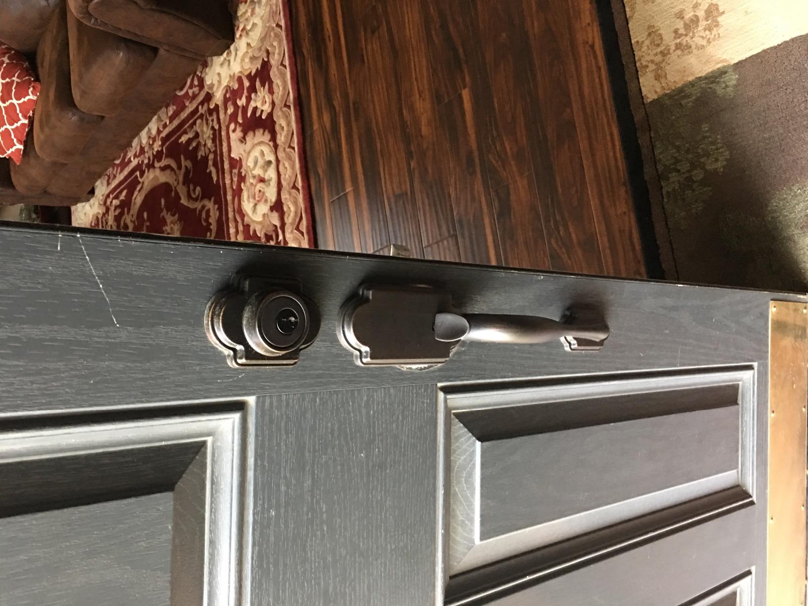 Kwikset Arlington Front Door Lock Handle and Deadbolt Set, Entry Door Handleset Exterior with Tustin Interior Reversible Lever, Venetian Bronze, Pick Resistant SmartKey Rekey Deadbolt Security customer photo 1