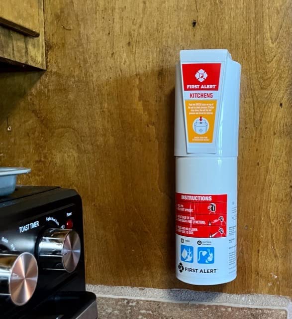 FIRST ALERT KITCHEN5 Fire Extinguisher, KFE2S5, UL RATED 5-B:C, White, 1-Pack customer photo 2