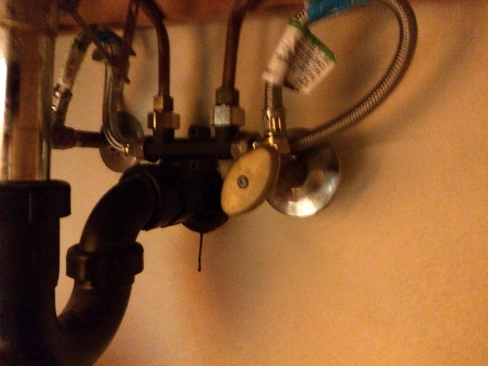 Watts Hot Water Recirculation System with Programmable Timer for Tank Water Heaters, Instant Hot Water, 120V Pump, 10 ft Cord, 2 Adapters, Sensor Valve, Mounting Screws, 2 Supply Lines (0955800) customer photo 1