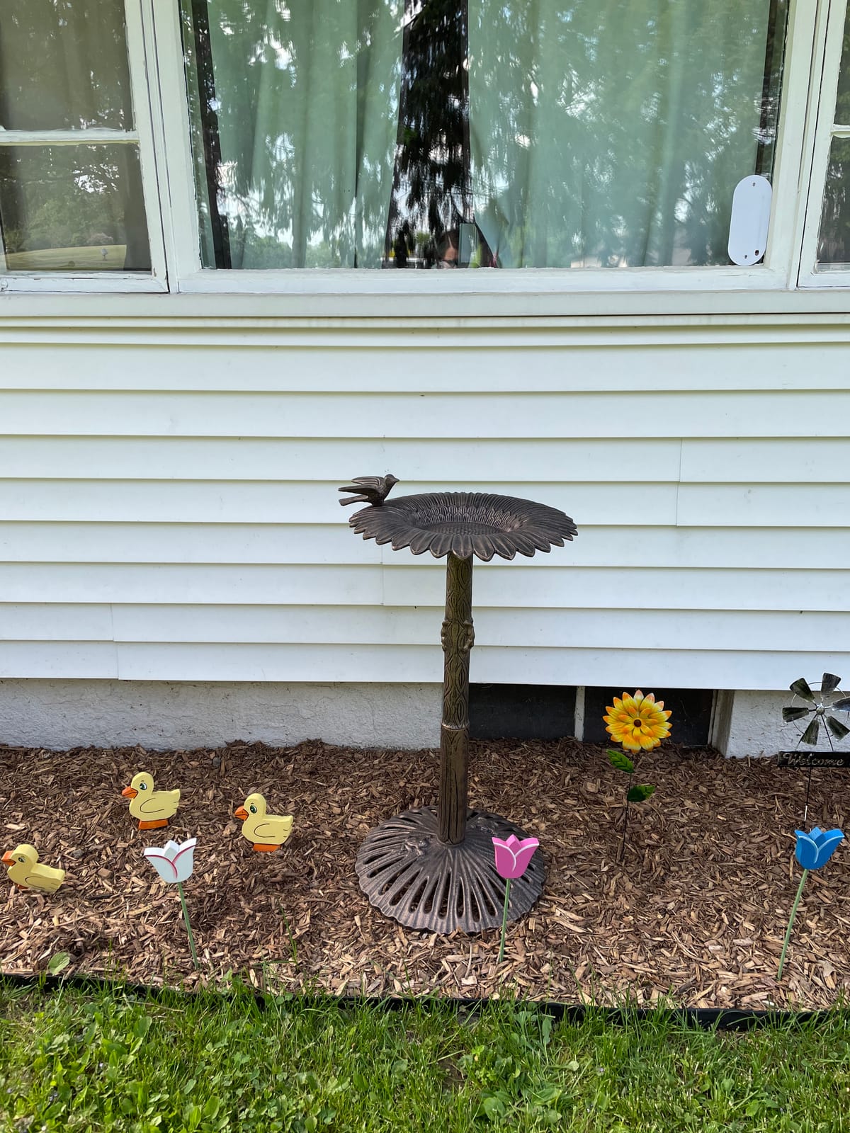 Oakland Living 5065AP Antique Pewter Sunflower Design Aluminum Birdbath, Silver customer photo 1
