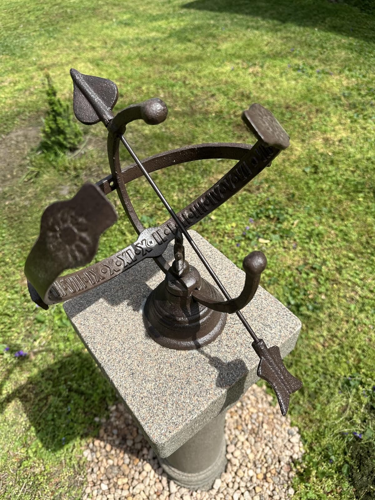 Esschert Design TH28 Cast Iron Sundial customer photo 1