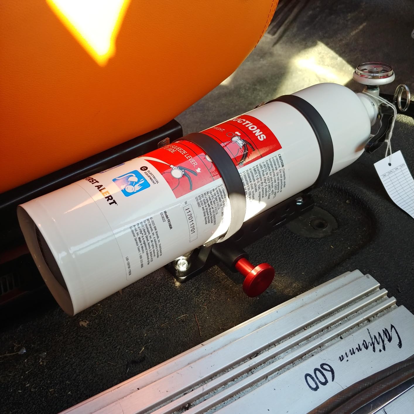 First Alert Fire Extinguisher, Automotive and Marine Use | AUTOMAR10 UL RATED 10-B:C, White 1-Pack customer photo 1