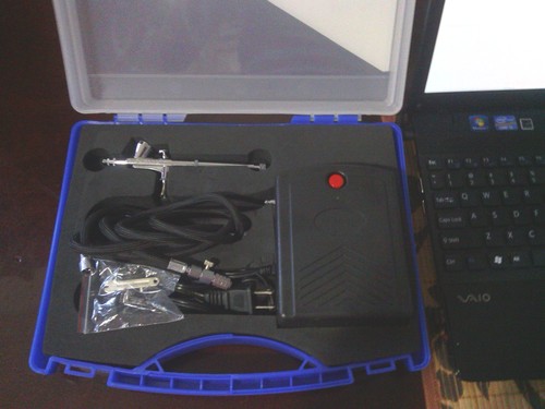 Master Airbrush Cake Airbrush Decorating Kit with Dual-Action Air Brush, Mini Compressor, 4 Chefmaster Food Colors, Hose, Storage Case and How-to-Airbrush ARC Link Card customer photo 1