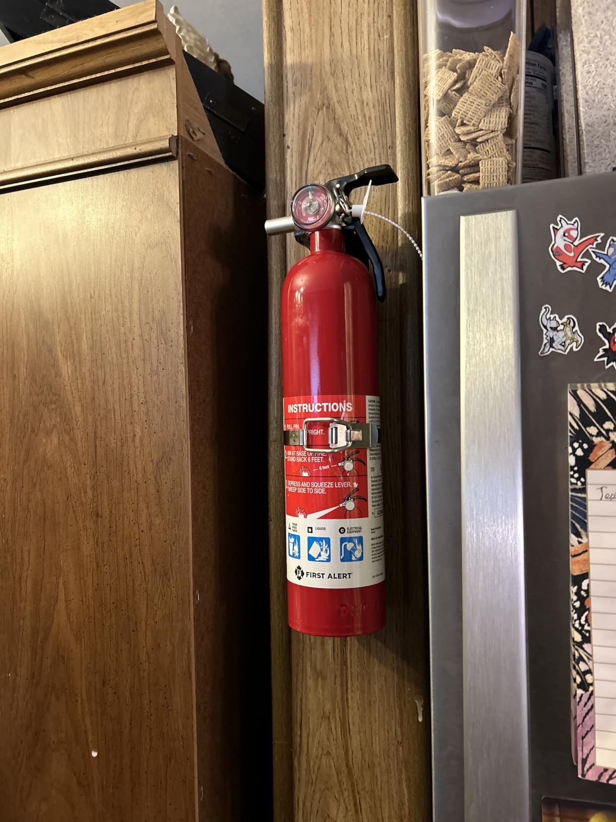 First Alert BRACKET5 Replacement Fire Extinguisher Bracket customer photo 1