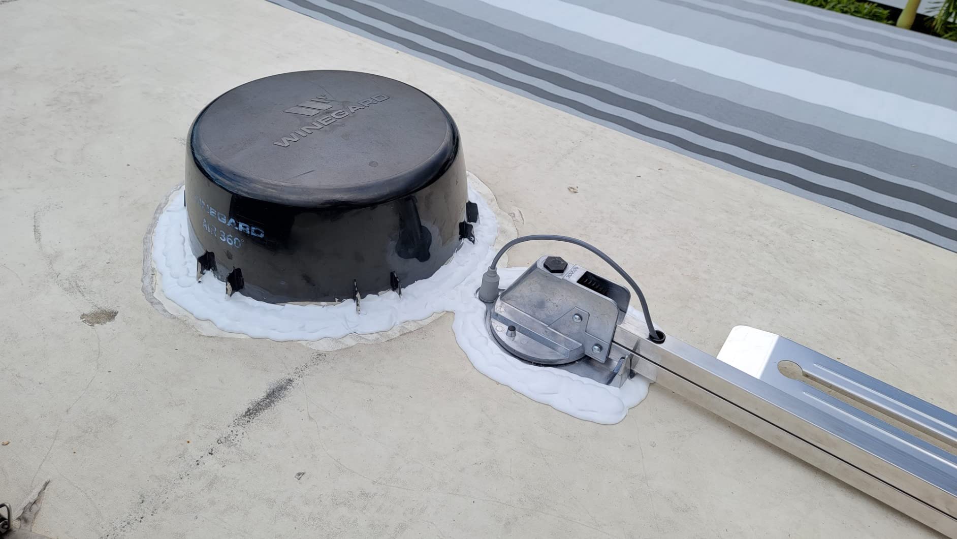 Winegard RVW-395 Sensar IV Amplified Outdoor RV Antenna - Crank-Up Batwing HDTV - VHF/UHF, Digital, 4k Ultra-HD - Rotation Aiming 65 Mile Long Range - 48 Inch Raised Height customer photo 1