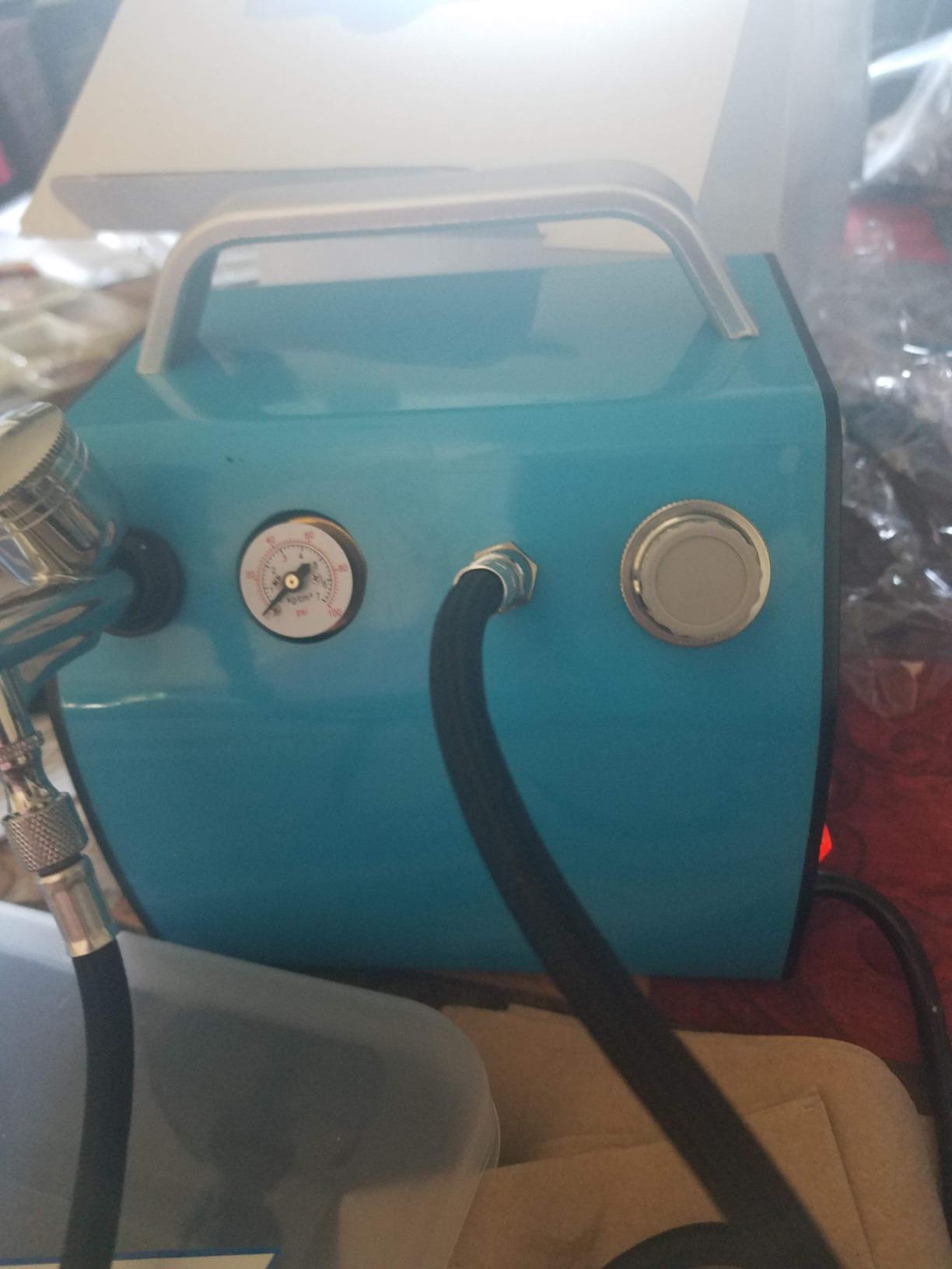 Master Airbrush Cake Airbrush Decorating Kit with 3 Airbrushes, Compressor, and 12 Food Colors - Air Brush for Cake Decoration & Cookie Airbrush Kit customer photo 1