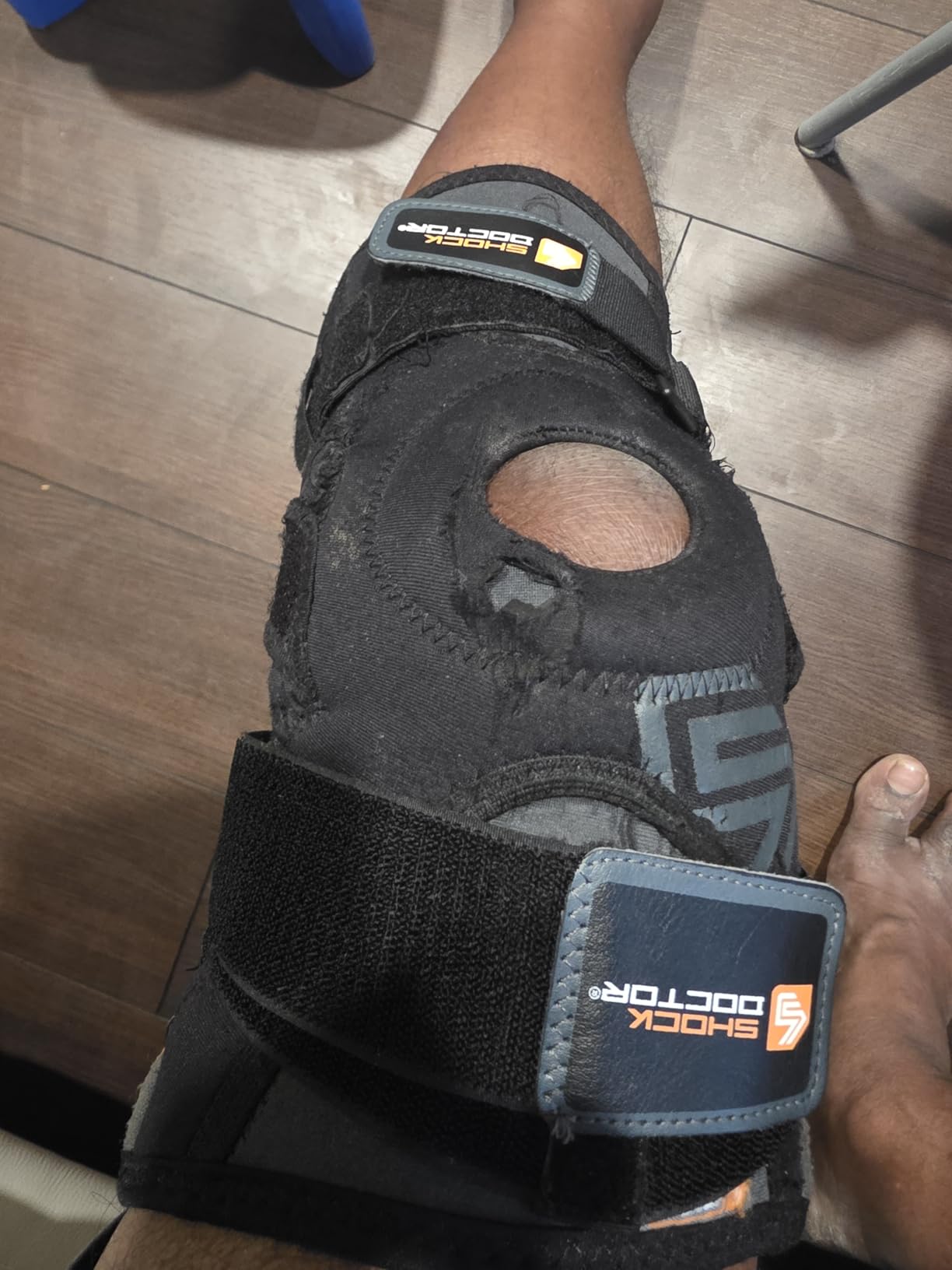 Shock Doctor Knee Brace Support, Compression Sleeve w/side Stabilizers, Patellar Support, Meniscus Injuries, Ligament Sprains, Knee Sleeve, Knee Brace for Men & Women, Running, Walking customer photo 2