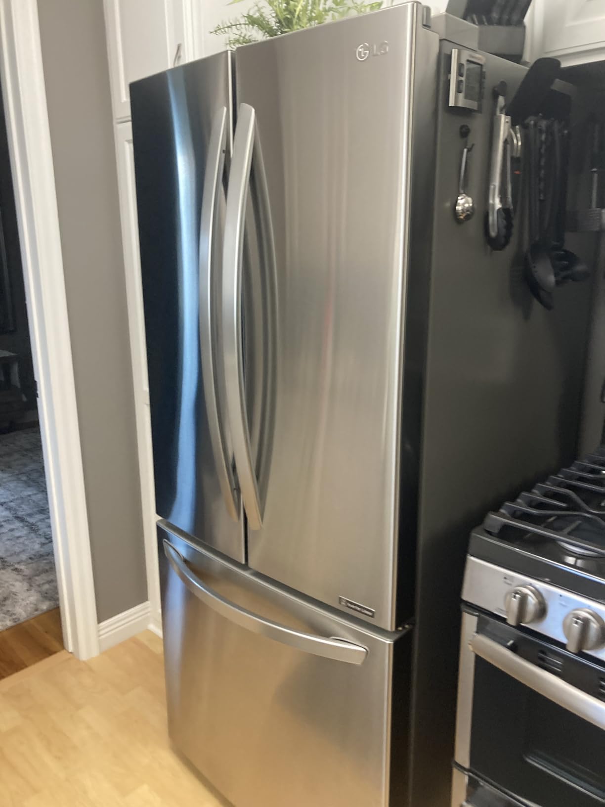 Magic Stainless Steel Cleaner Aerosol - 17 Ounce - Removes Fingerprints Residue Water Marks and Grease From Appliances - Refrigerator Dishwasher Oven Grill etc customer photo 1