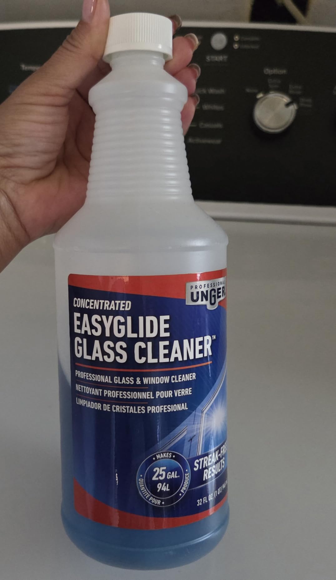 Unger Professional Streak-Free EasyGlide Glass Cleaner Concentrate, 32 oz - Ammonia-Free, Makes 25 Gallons of Solution, Safe for Tinted Windows, LOW-E Glass, Windshields & Mirrors customer photo 1