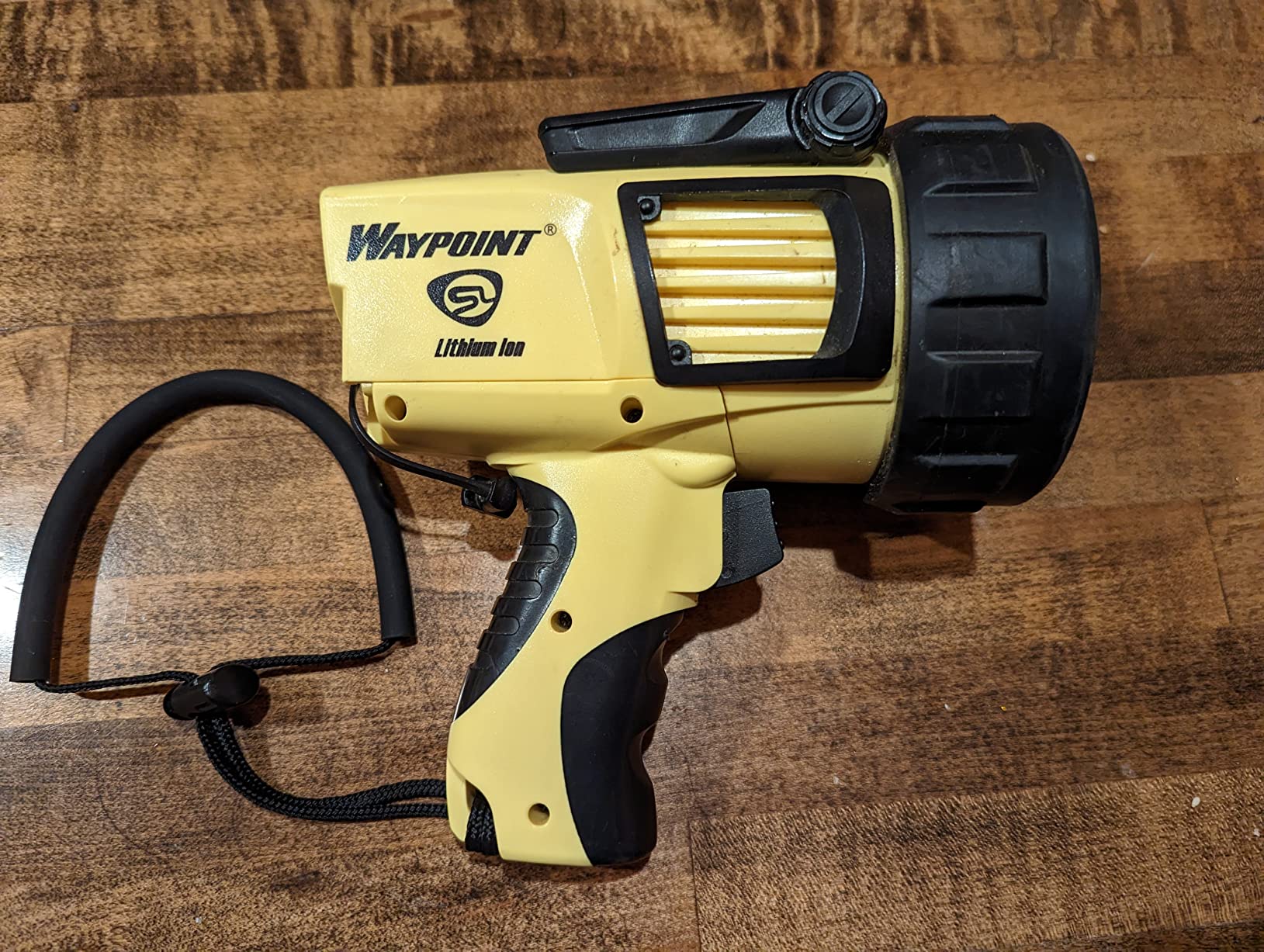 Streamlight 44910 WayPoint 400 1400-Lumen 400,000-Candela Rechargeable Handheld LED Spotlight for Outdoor, Marine, and Emergency Use, Yellow customer photo 2