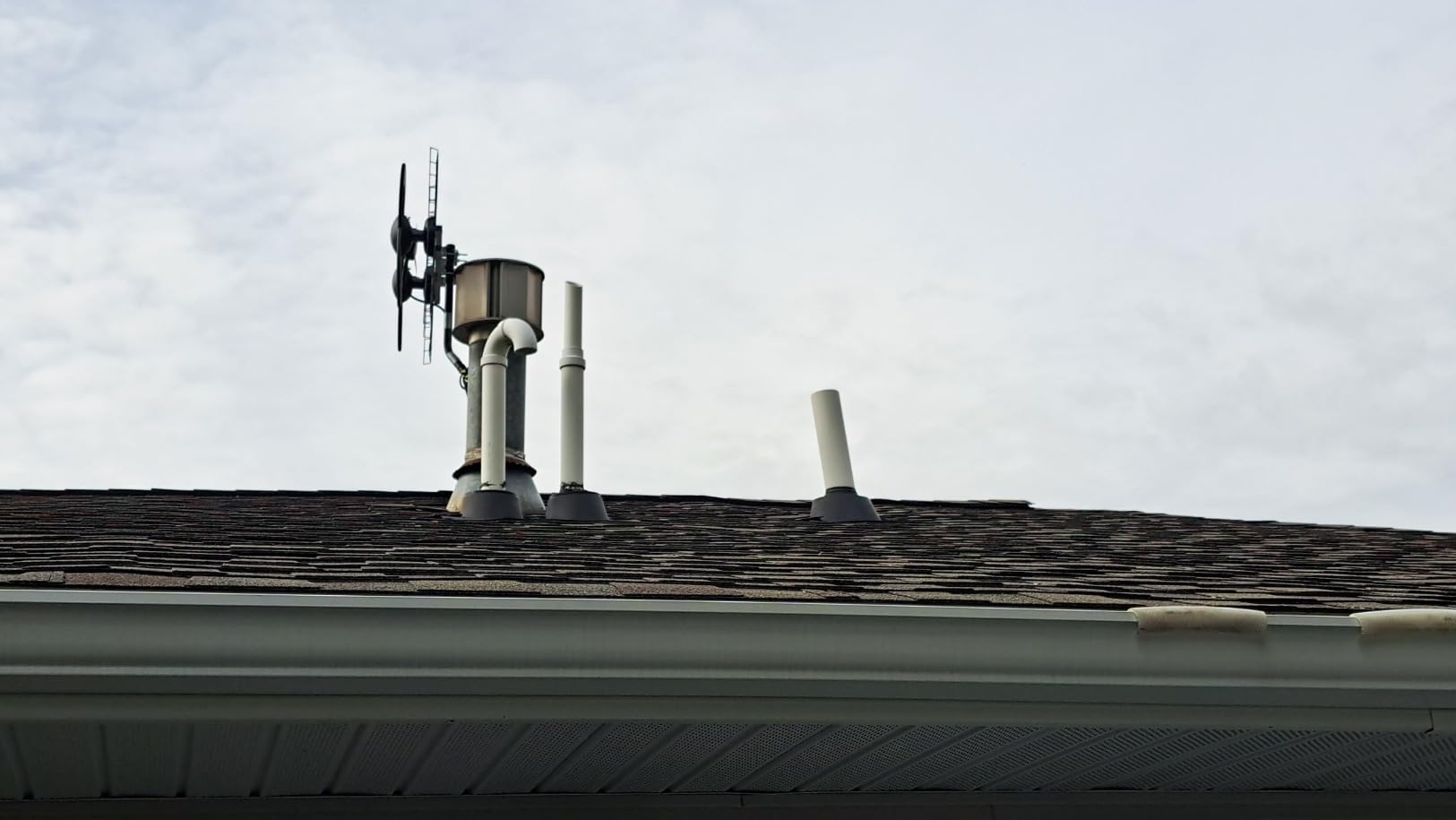 Antennas Direct ClearStream 4 UHF Indoor Outdoor TV Antenna, Multi-Directional, 70+ Mile Range, 4K 8K UHD, NEXTGEN TV customer photo 2