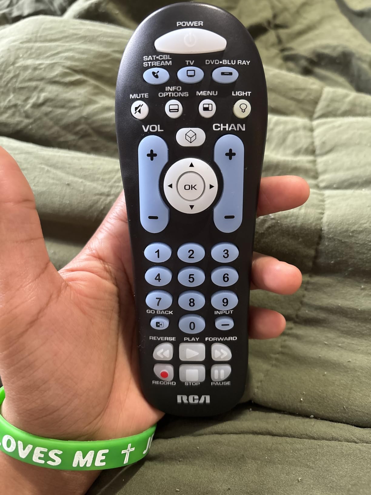 RCA RCR313BE Big Button Three-Device Universal Remote, Black customer photo 2