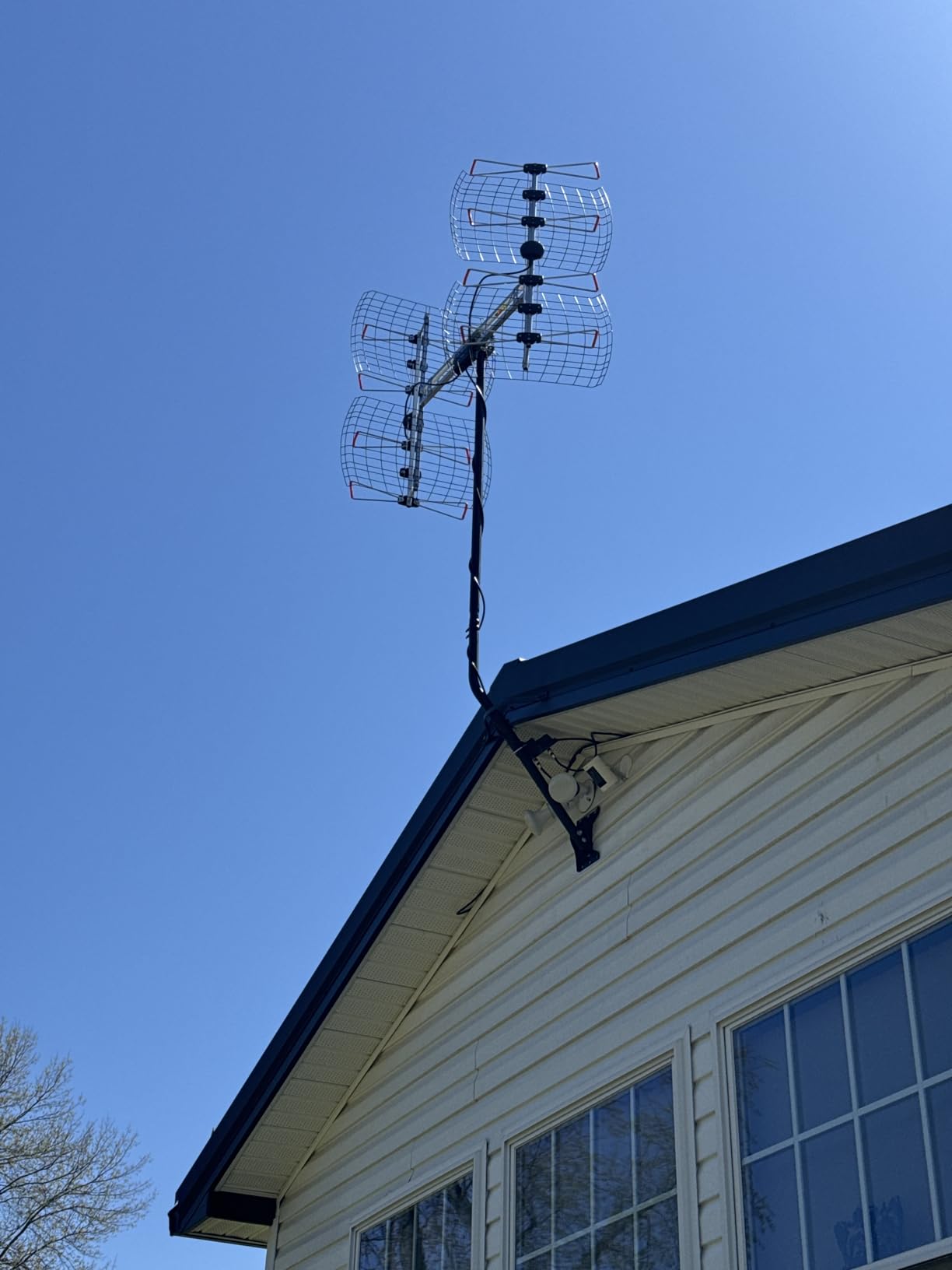 Antennas Direct 8-Element Bowtie UHF Outdoor HDTV Antenna, Multi-Directional, 70+ Mile Range, 4K 8K UHD NEXTGEN TV customer photo 1