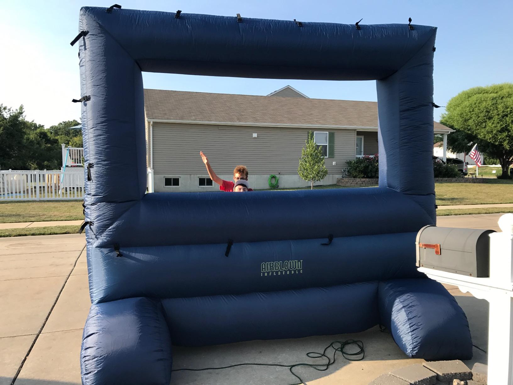 Gemmy 39127-32 Deluxe Outdoor Inflatable Movie Screen, 12-Inch Widescreen, Navy and White, 144