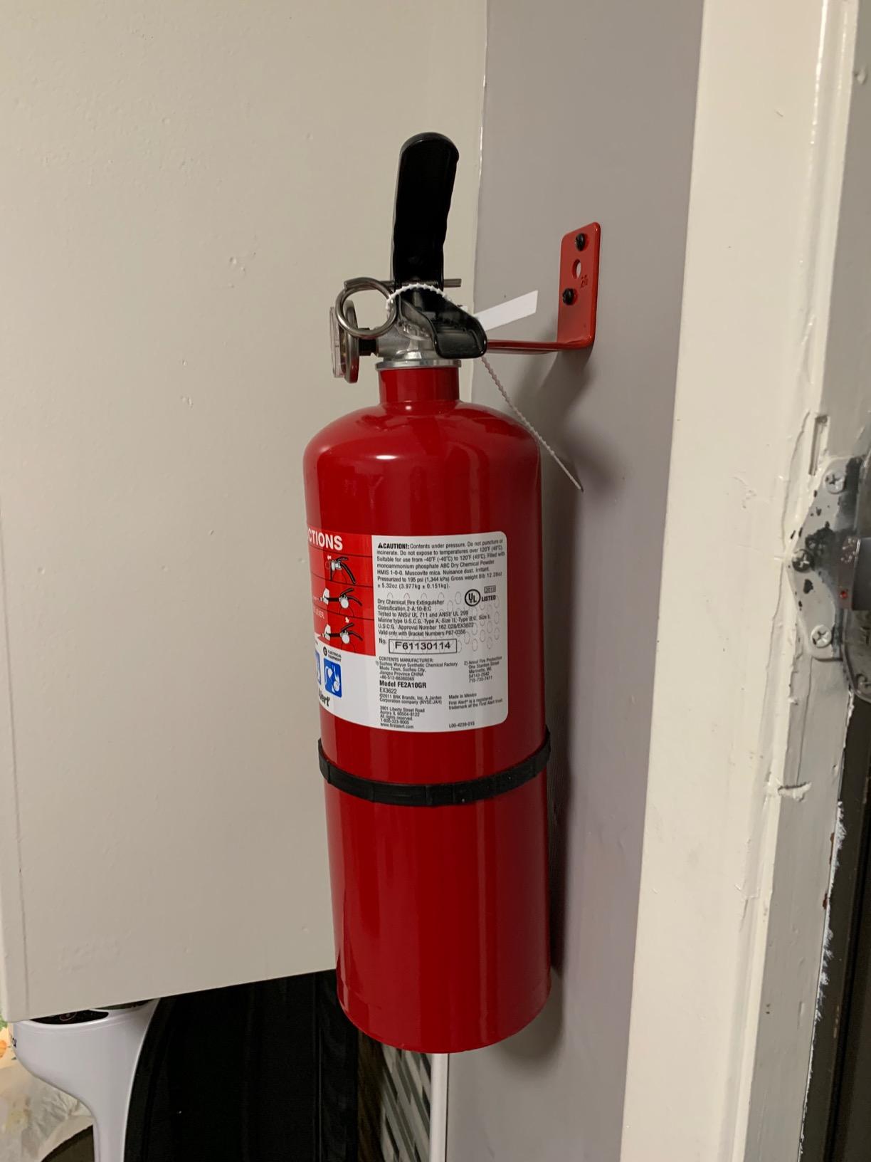 4 Pcs Fire Extinguisher Mount Brackets, 2.36 x 1.57 x 2.36 in (Red) customer photo 2