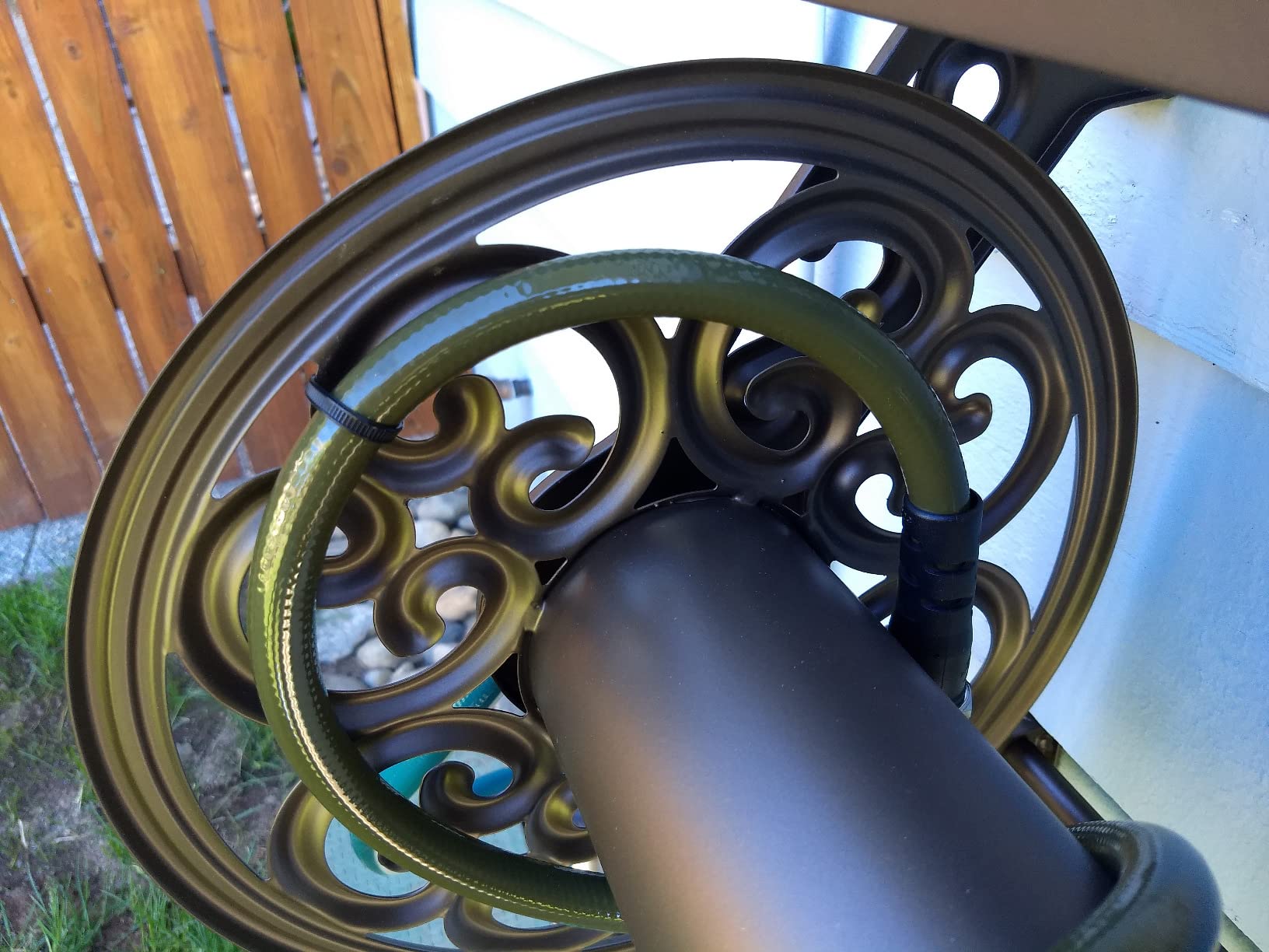 Liberty Garden 708 Steel Decorative Wall Mount Garden Hose Reel, Holds 125-Feet of 5/8-Inch Hose - Bronze customer photo 1