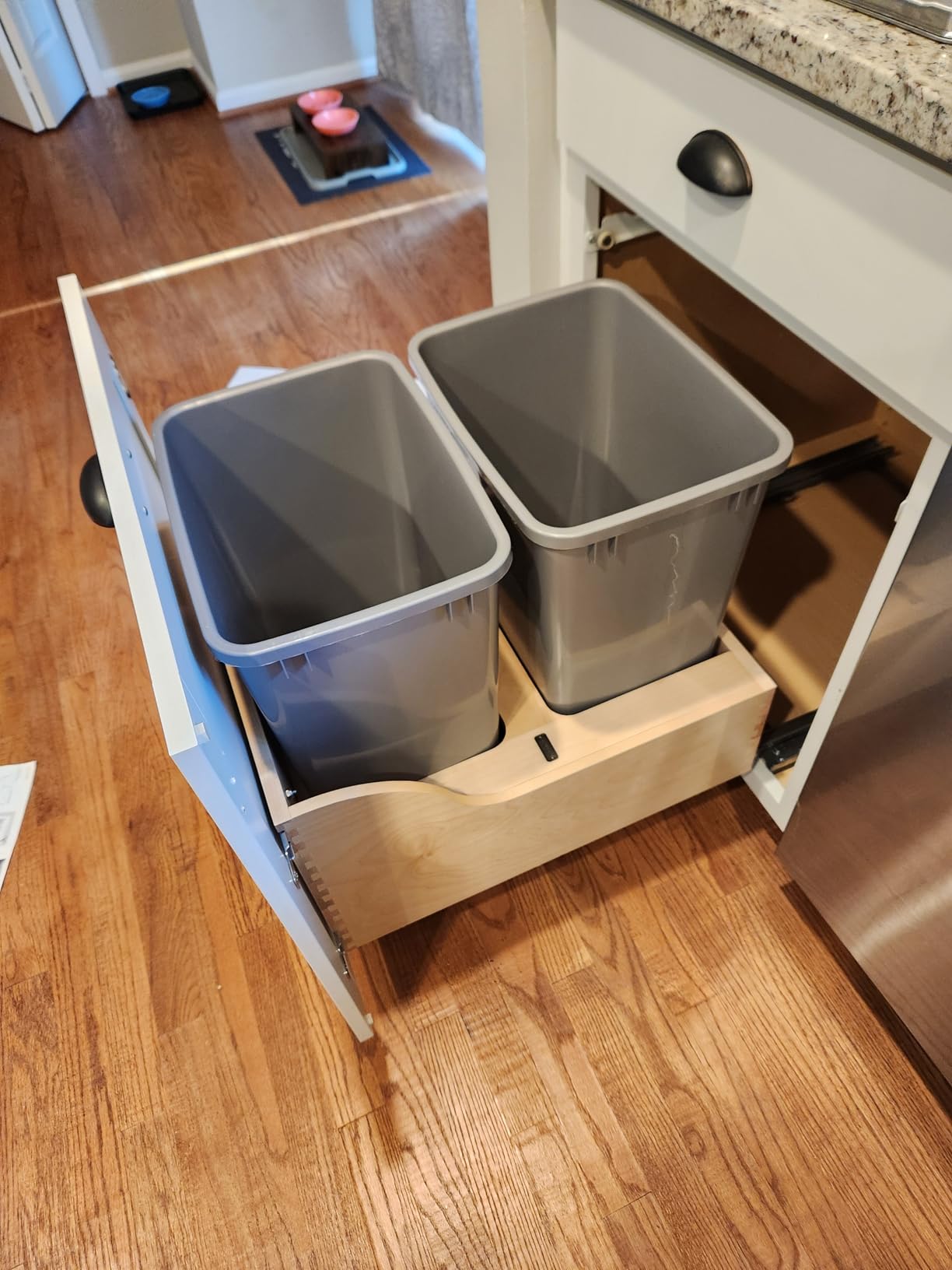 Rev-A-Shelf Pullout Trash Can, Min Cabinet Opening 18
