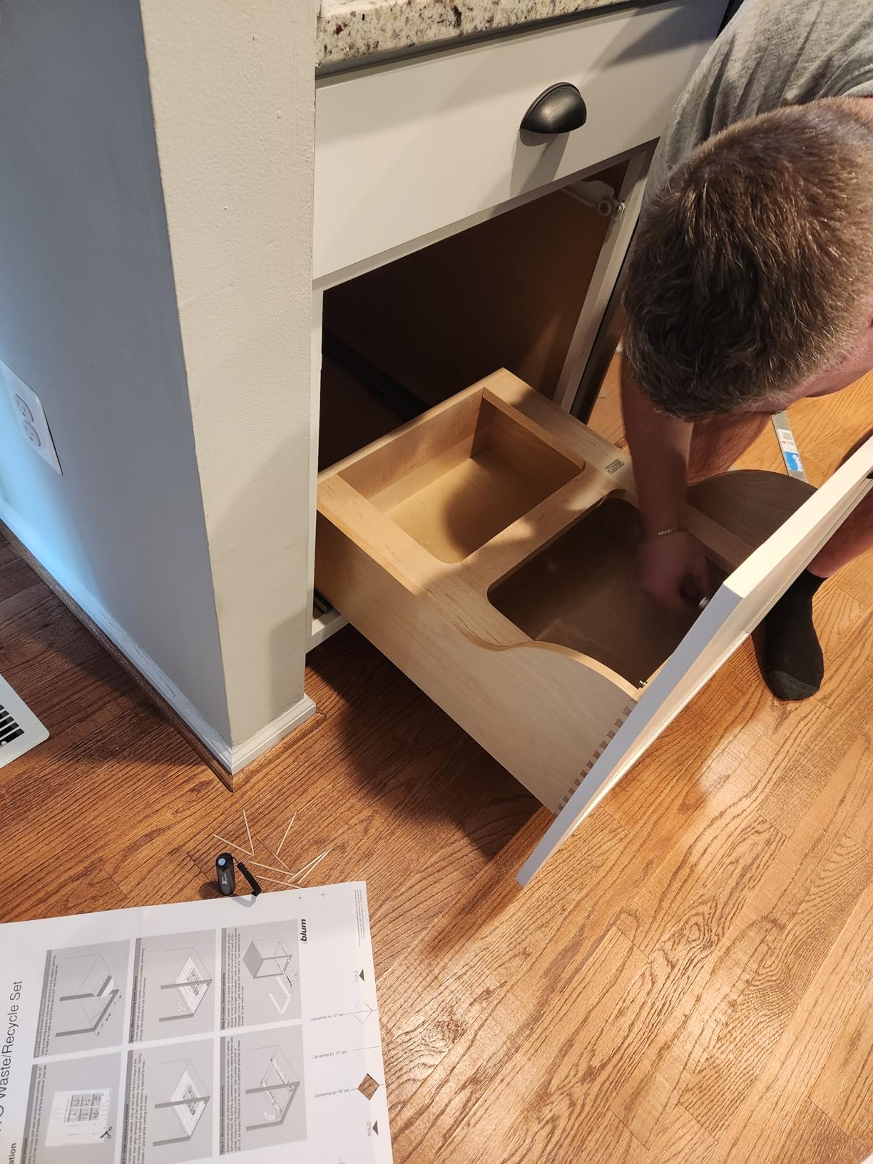Rev-A-Shelf Pullout Trash Can, Min Cabinet Opening 18