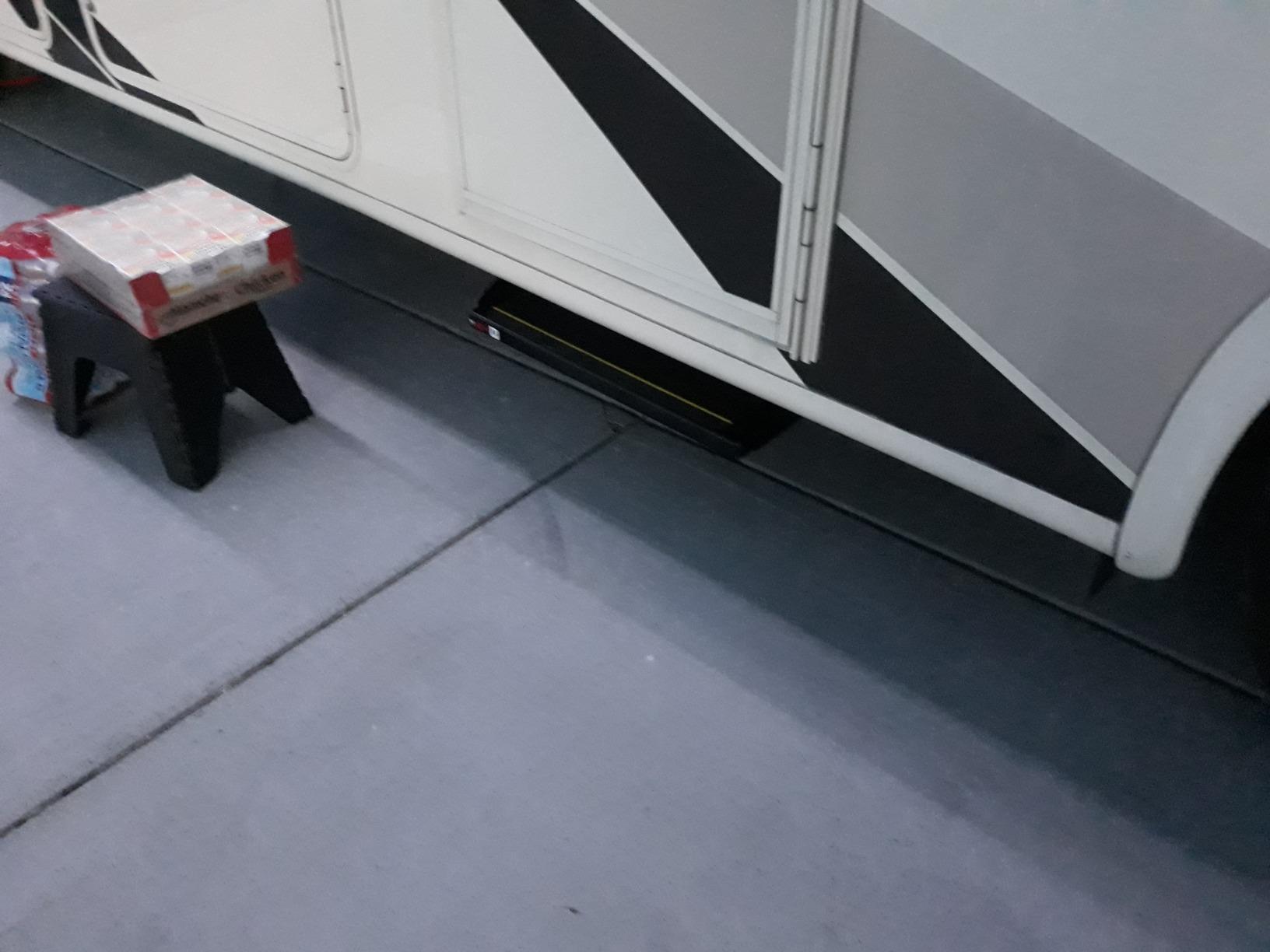 Kwikee 3747452 28 Series Step Assembly with Logic Control Unit and No Switch Kit customer photo 1
