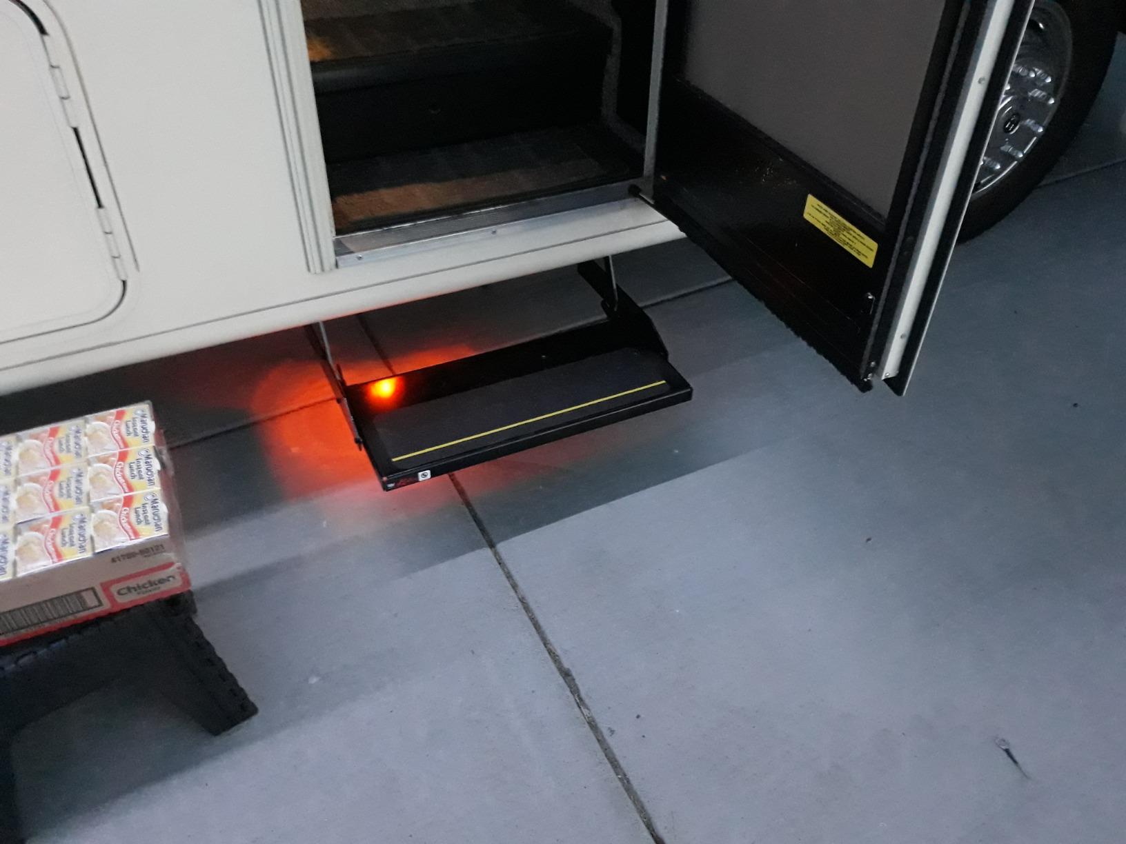 Kwikee 3747452 28 Series Step Assembly with Logic Control Unit and No Switch Kit customer photo 2