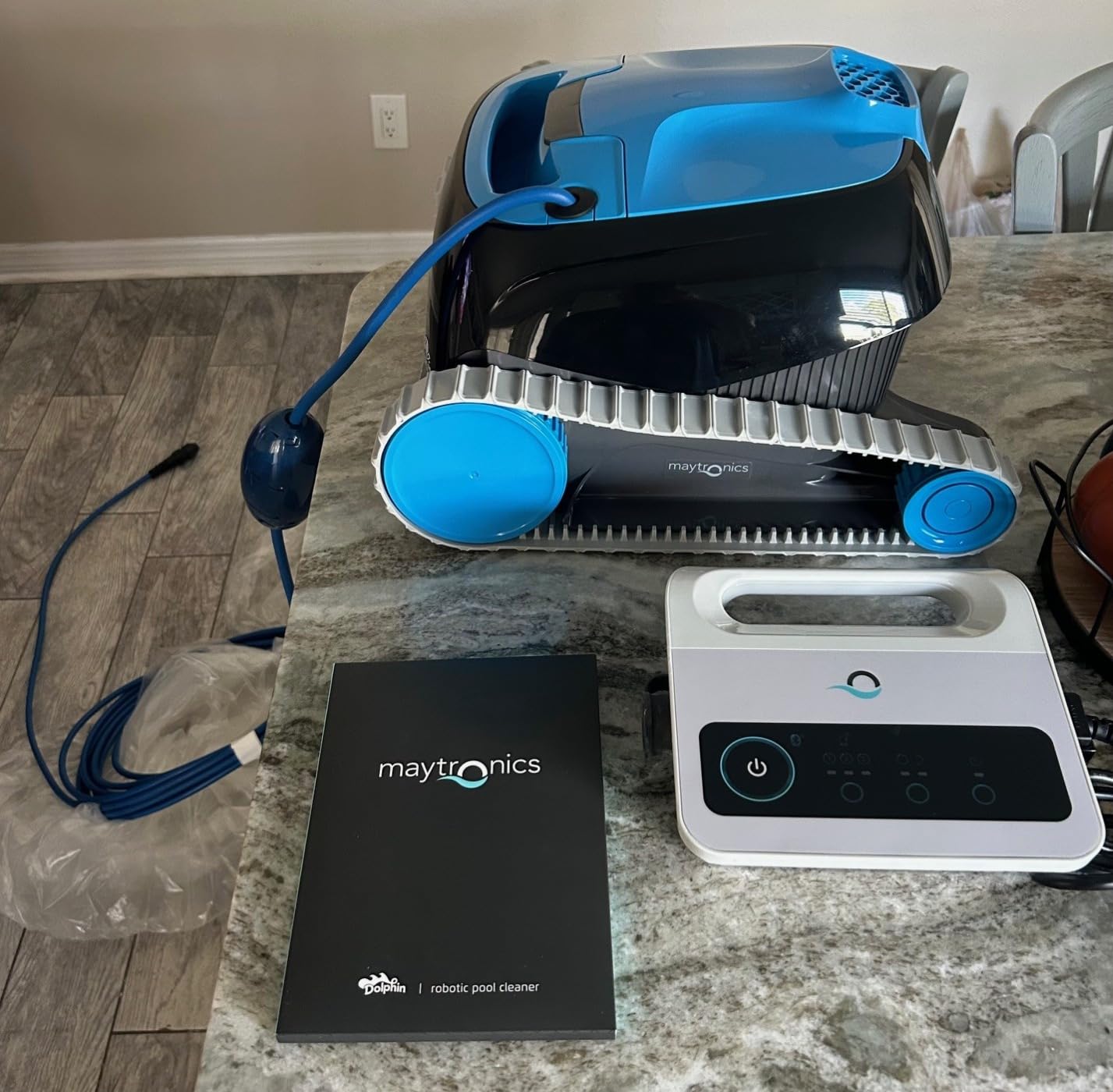 Dolphin Nautilus CC Automatic Robotic Pool Vacuum Cleaner, Wall Climbing Scrubber Brush, Top Load Filter Access, Ideal for Above/In-Ground Pools up to 33 FT in Length customer photo 1