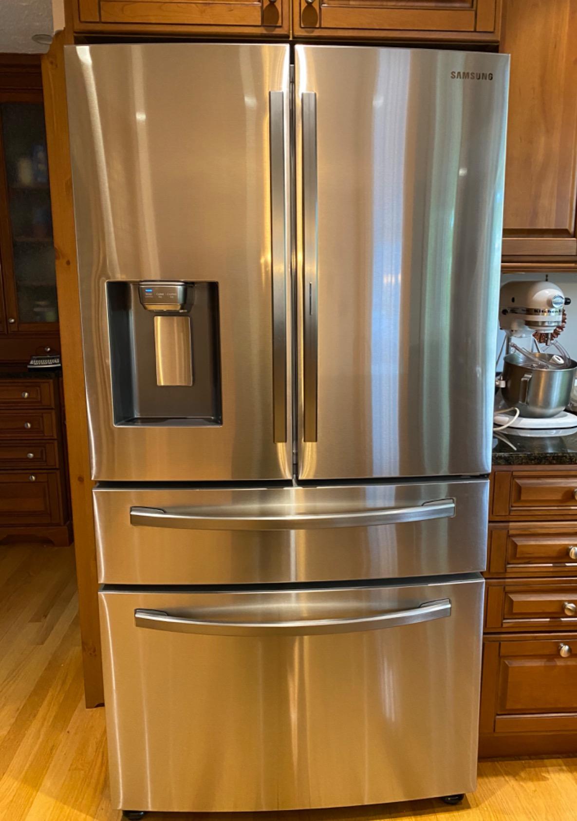 Weiman Stainless Steel Cleaner and Polish - Streak-Free Shine for Refrigerators, Dishwasher, Sinks, Range Hoods and BBQ grills, 22 Fl Oz customer photo 2