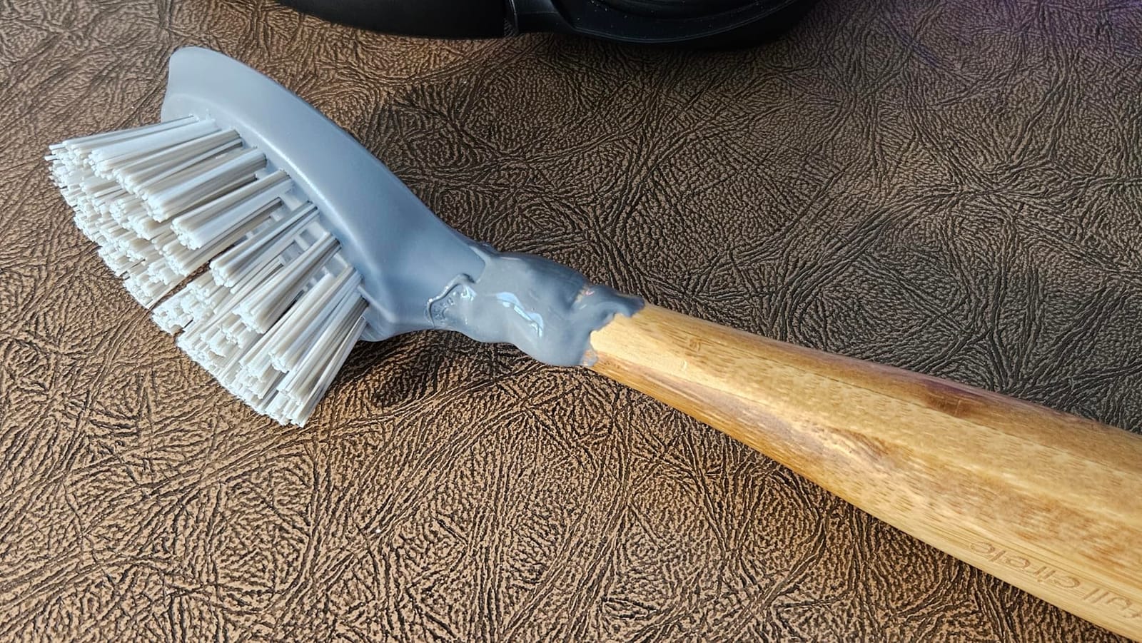 Full Circle Skillet Strong Cast Iron Bamboo Dish Brush and Scraper | Durable and sustainable, made with recycled plastic-scrubs dishes, pots, pans & cast iron with ease customer photo 1