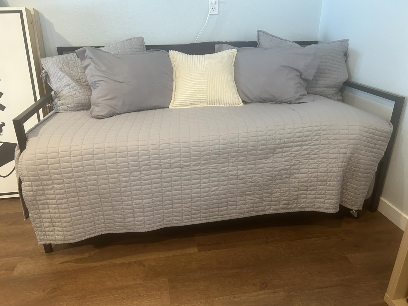 Zinus Eden Metal Daybed with Trundle, Mattress Foundation with Steel Slat Support, Easy Assembly, Twin customer photo 1