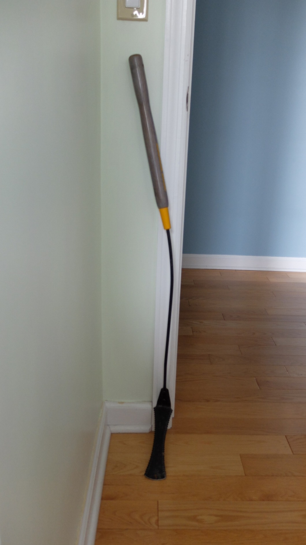True Temper 2942600 Grass Whip with Double-Edged Serrated Steel Blade and 22 in. Hardwood Handle customer photo 2