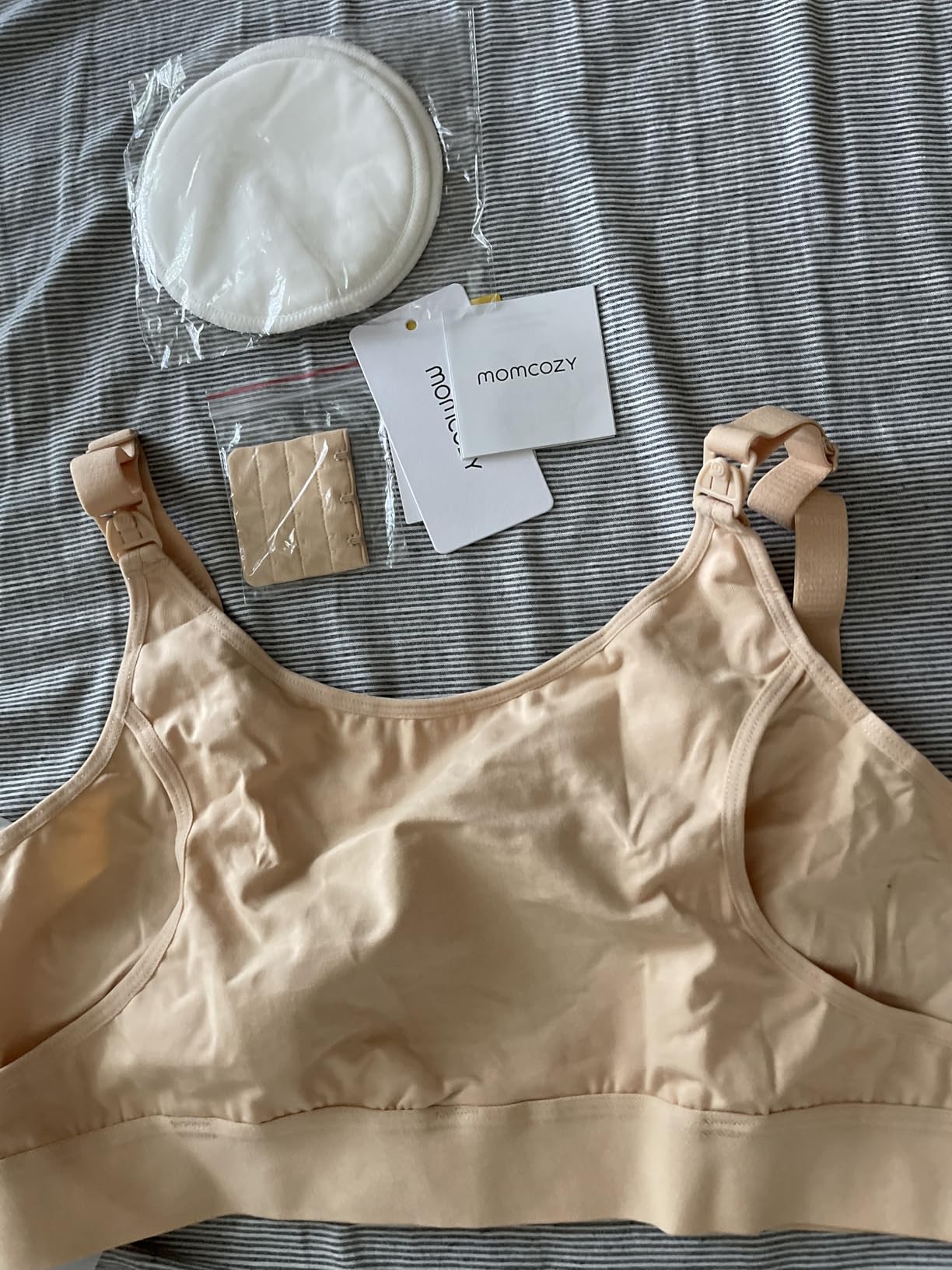 Momcozy Hands Free Pumping & Nursing Bra, Adjustable Cotton Breast Pump Bra customer photo 2