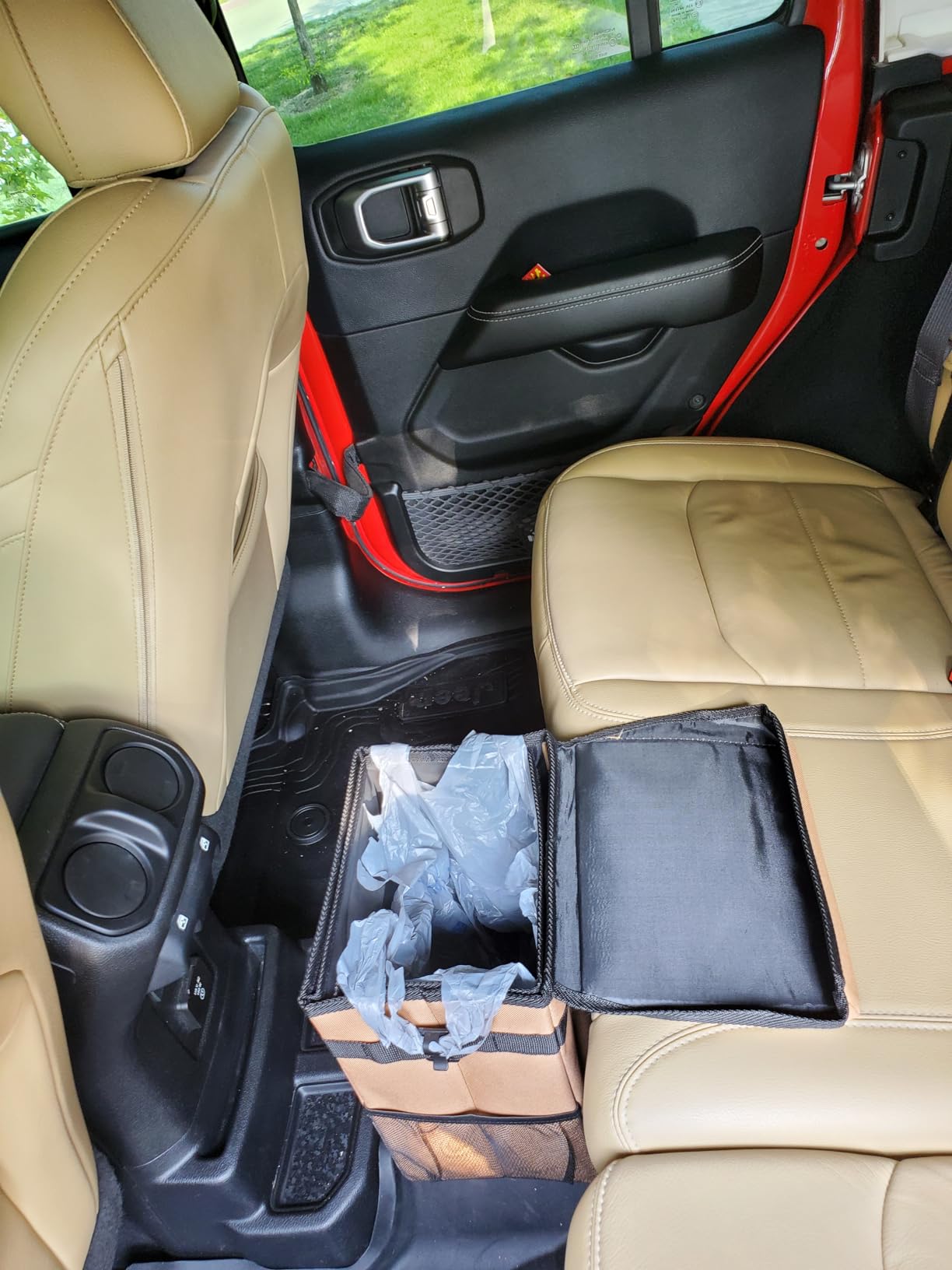 Lusso Gear Car Trash Can - 2.5-Gallon, Black, Round - Leak-Proof & Spill-Proof Lid & Waterproof Removable Liner - Hanging Car Trash Bin & Organizer for SUV, Truck & Minivan customer photo 2