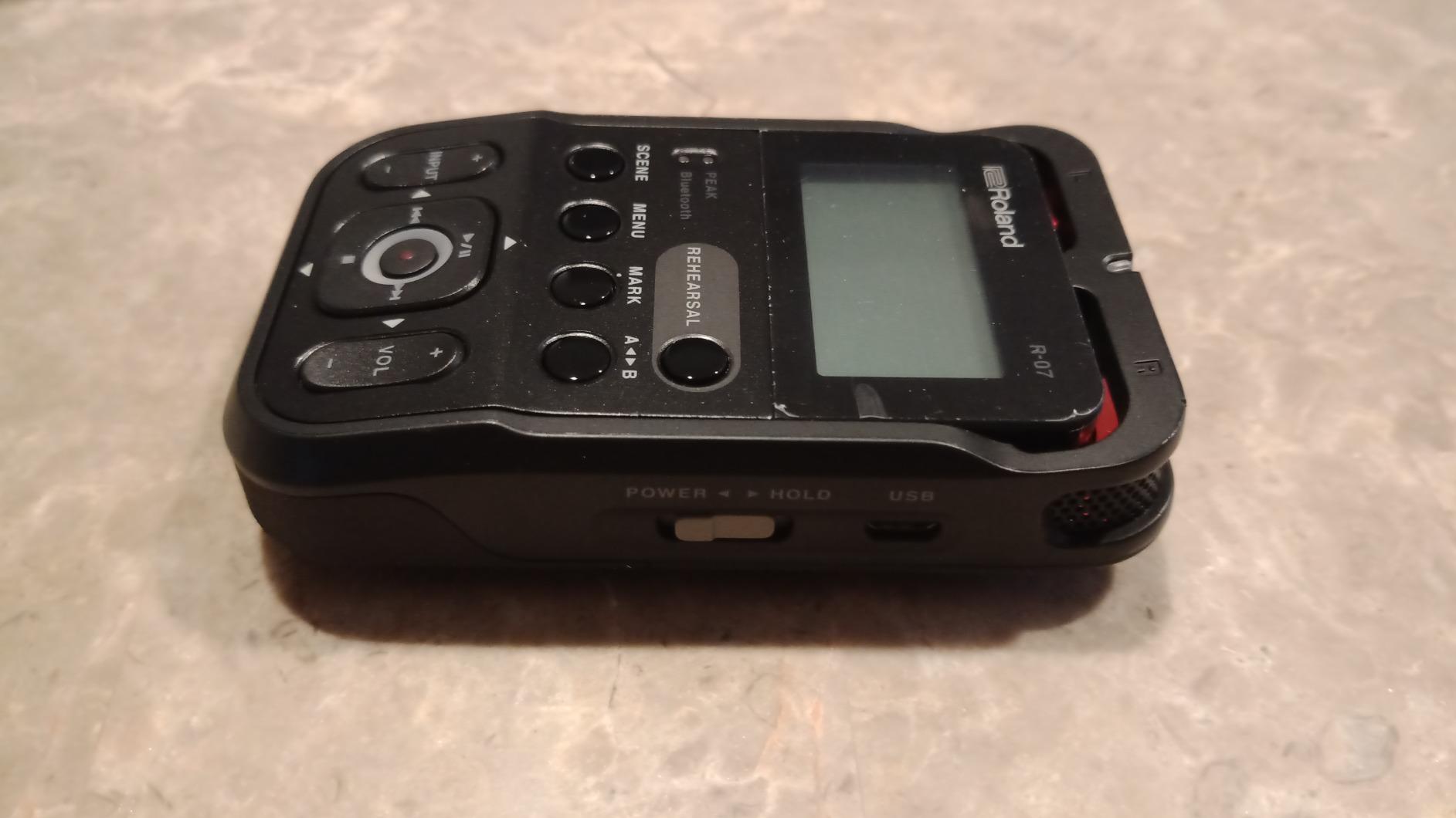 Roland R-07 High-Resolution Handheld Audio Recorder, Black (R-07-BK) customer photo 1