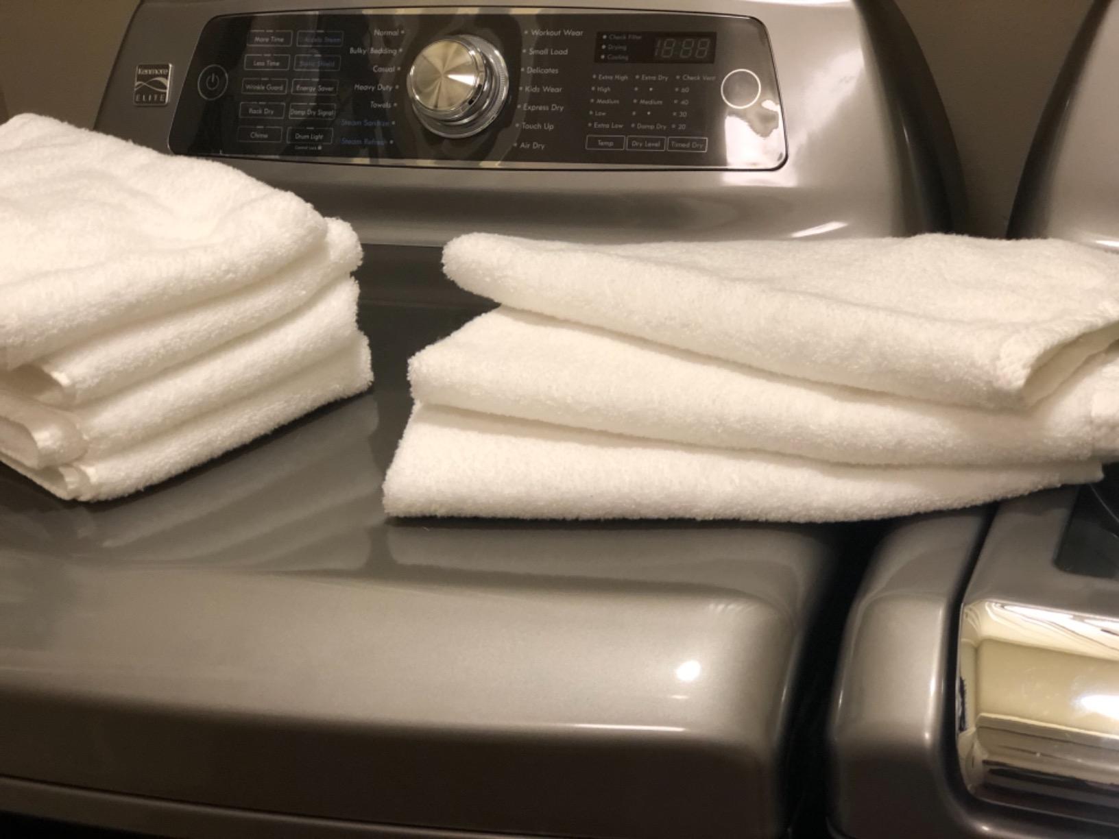 Amazon Basics 8-Pack Soft, Highly Absorbent, Quick-Dry Hand Towels, 100% Cotton, 28