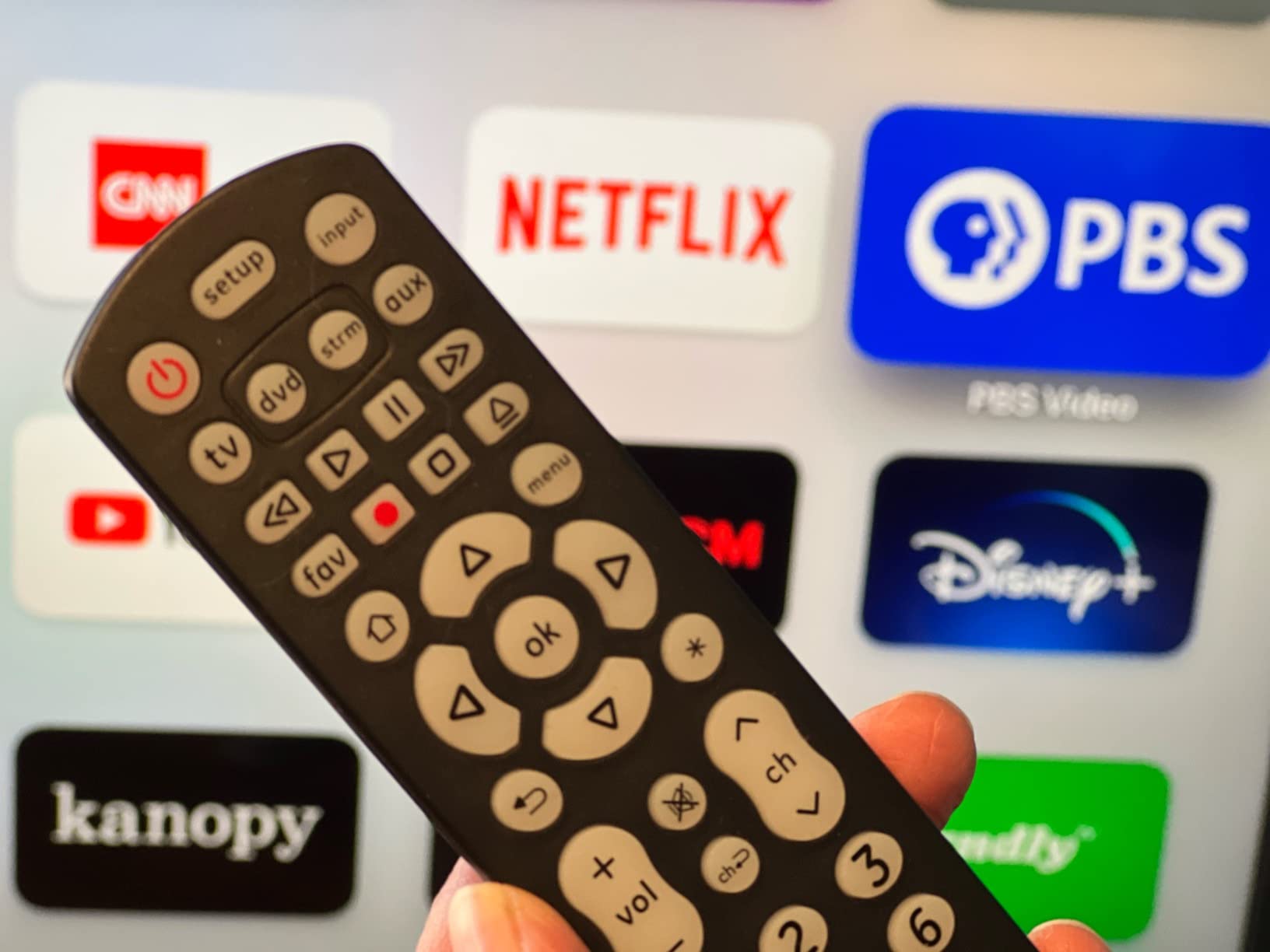 GE Backlit Buttons Universal Remote Control, Samsung TV Remote Control | Samsung Remote Control Replacement for Smart TV, Roku Remote Replacement, Vizio, LG TV, Sony, 4-Device, Black, 40081 customer photo 1