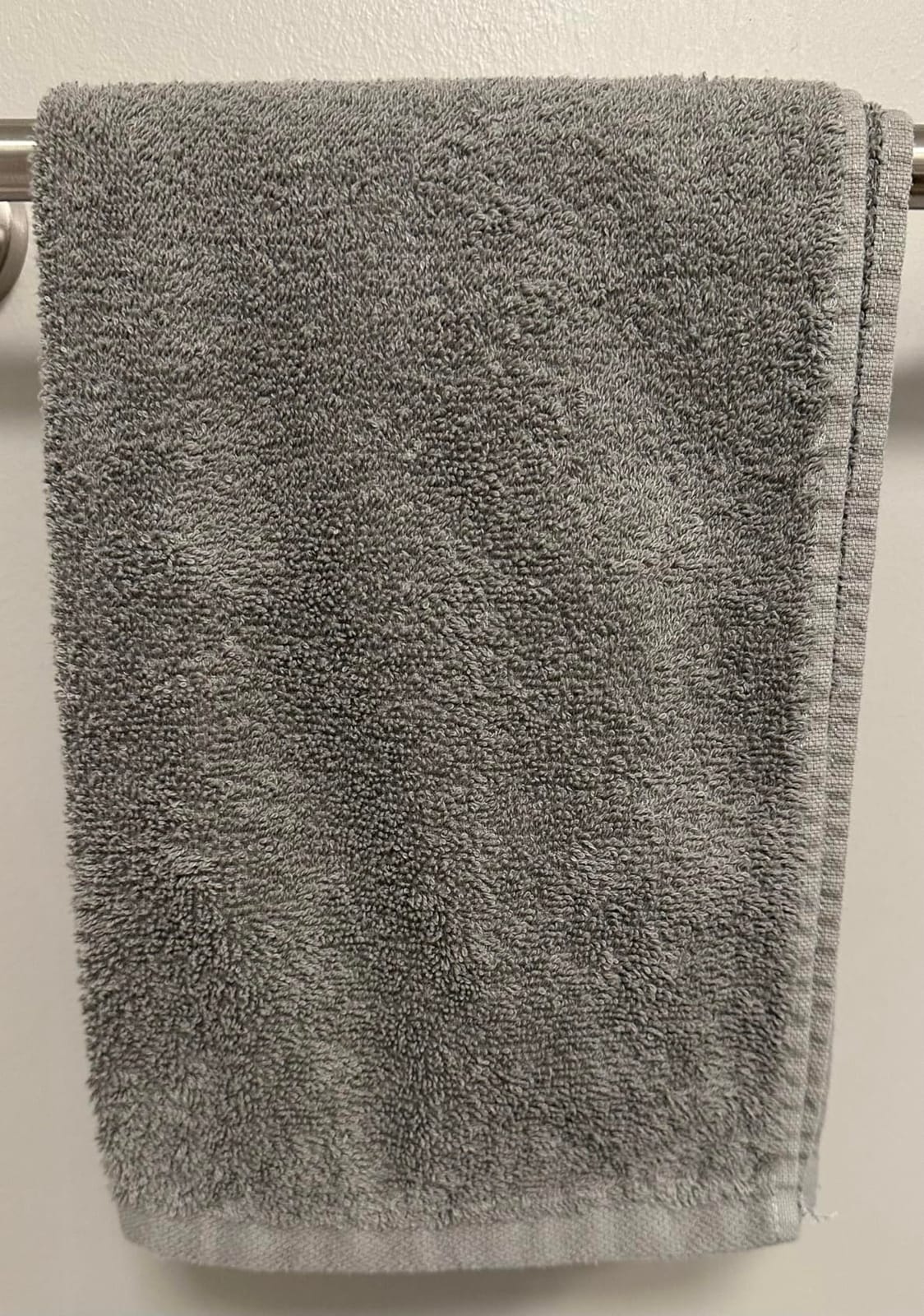 Amazon Basics Soft and Thick Cotton Hand Towels for Bath, Kitchen, Gym, 16 x 26 in, White, 12-Pack customer photo 1