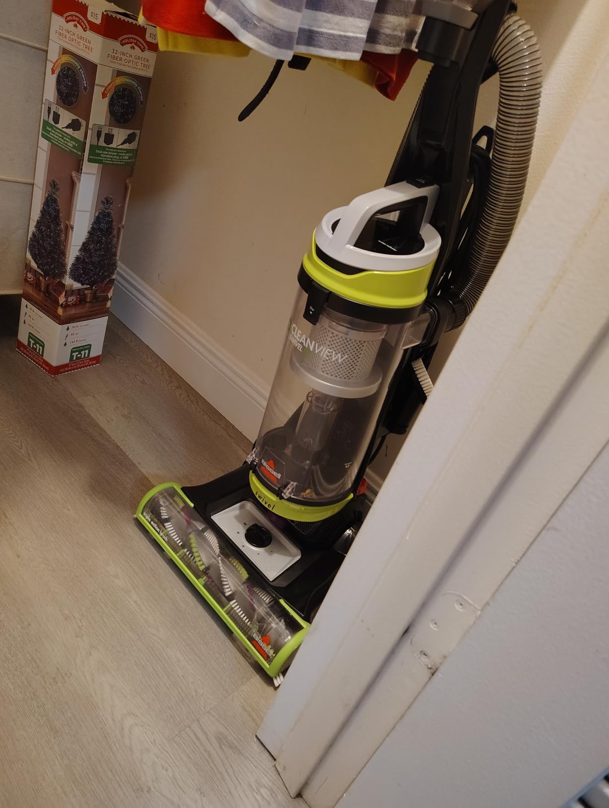 Bissell CleanView Swivel Pet Upright Vacuum, Swivel Steering for Maneuverability, Triple Action Brush Roll for Pet Hair, Large Capacity Dirt Tank & Scatter-Free Tech, 2252 customer photo 2