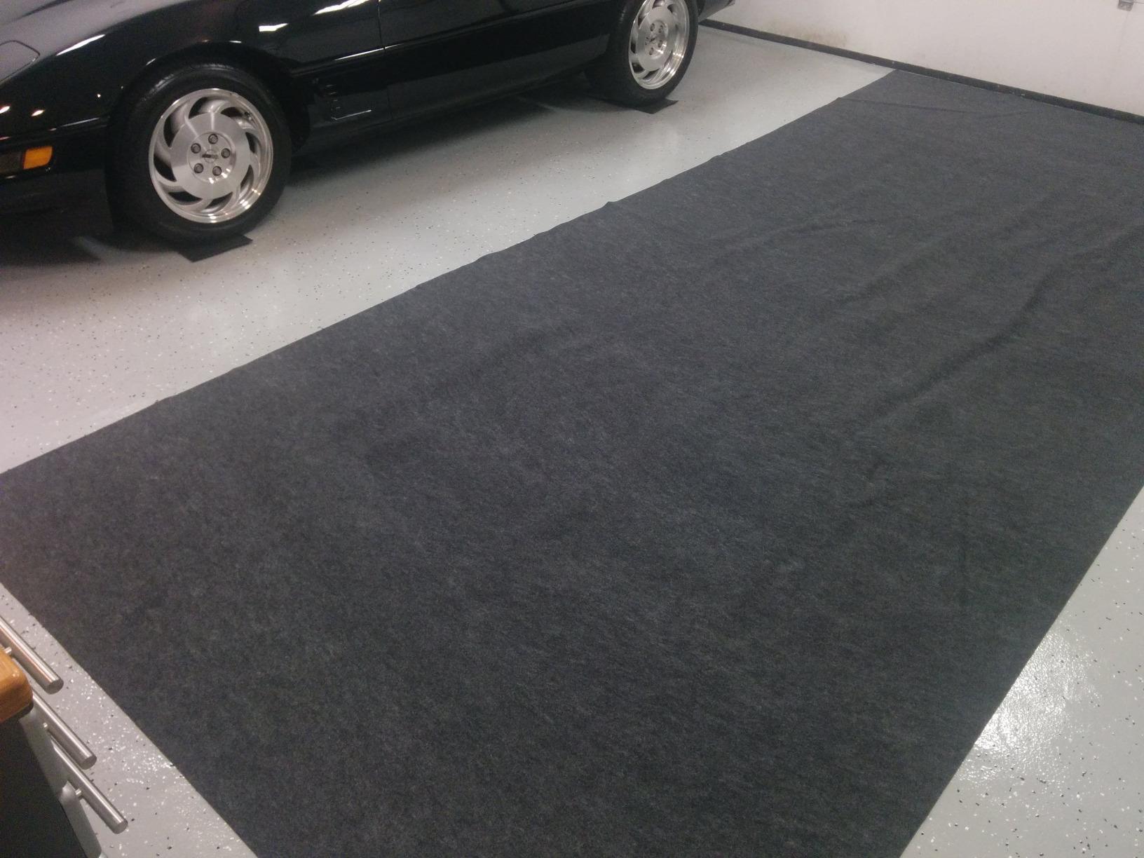 Armor All Premium Oil Spill Mat, Garage Floor Maintenance Mat (30