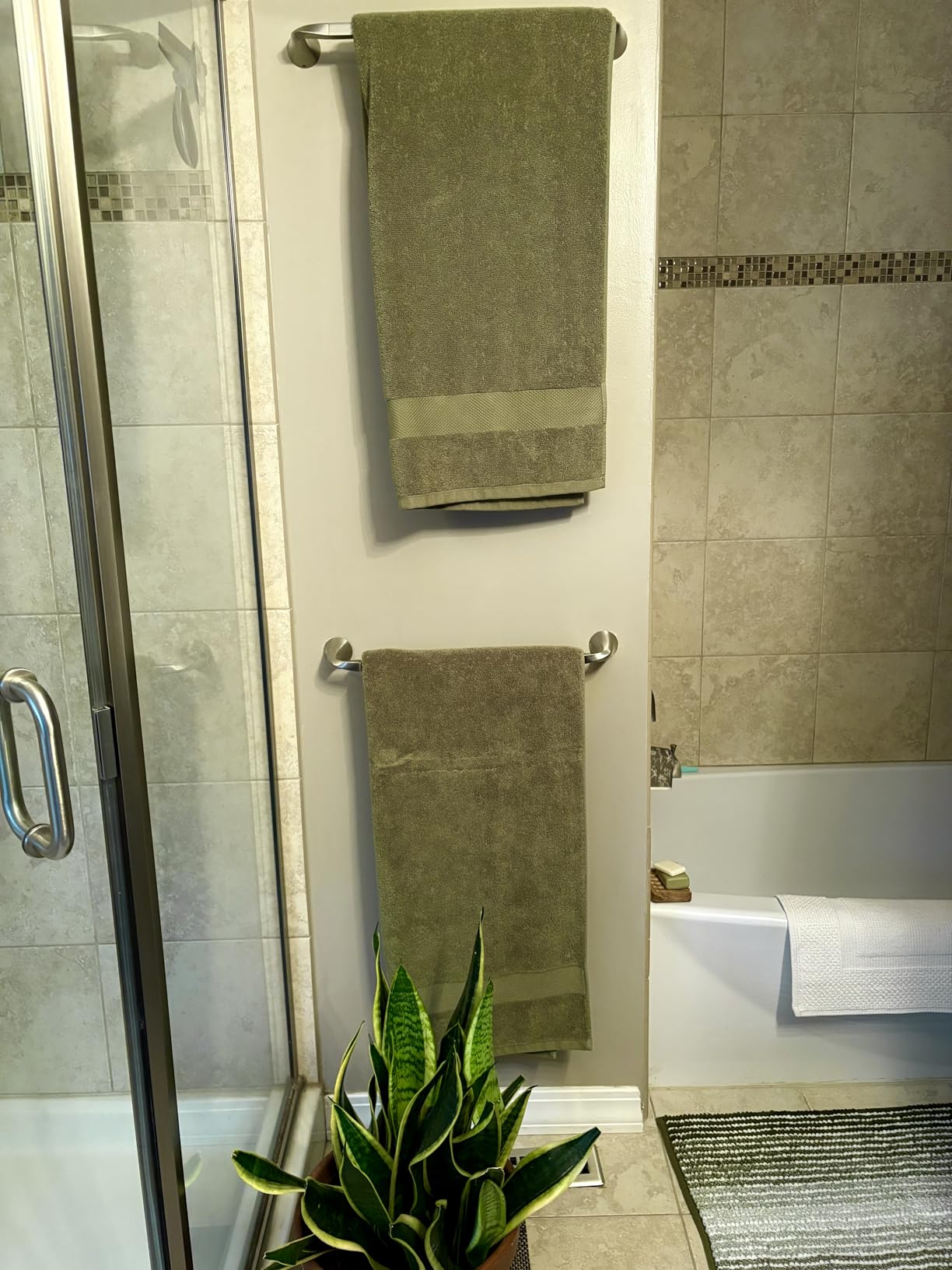Luxury White Bath Towel Set of 8 Pieces - 100% Turkish Cotton 700 GSM Highly Absorbent Towels for Bathroom, 2 Bath Towels, 2 Hand Towels, 4 Washcloths customer photo 1