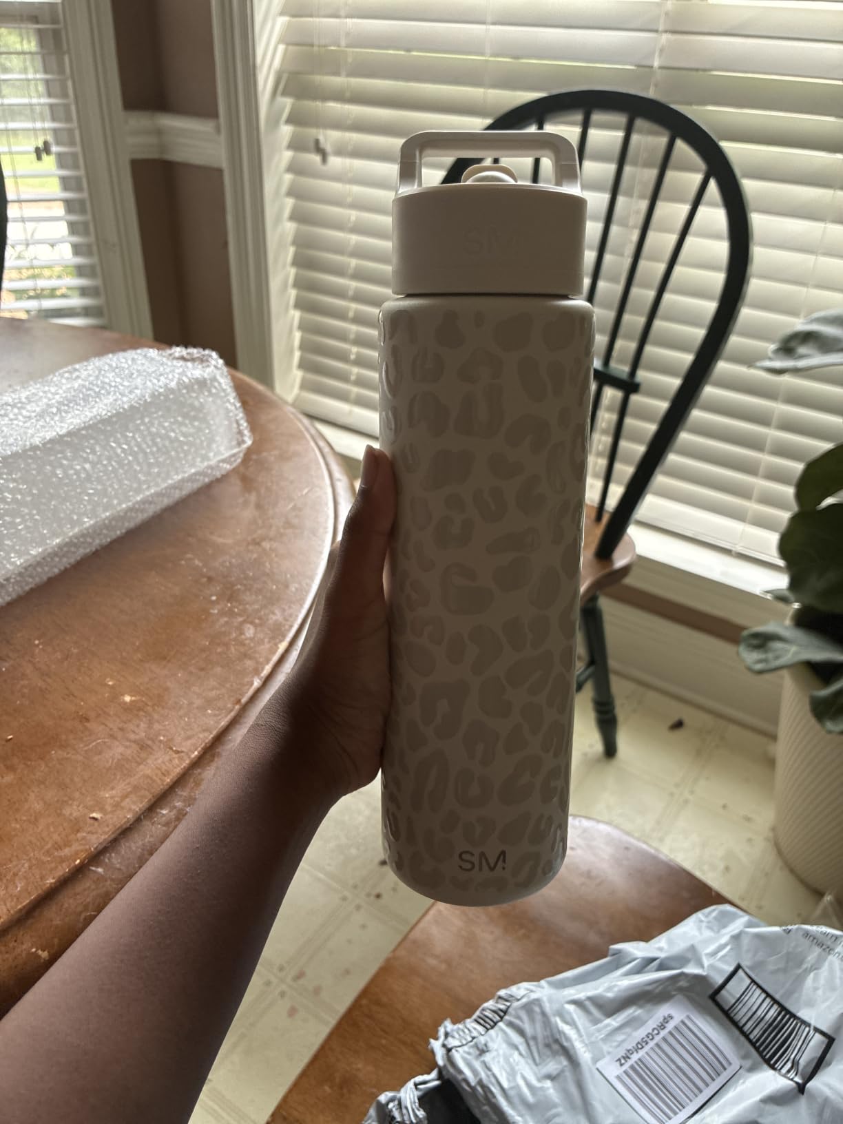 Simple Modern Insulated Water Bottle with Straw | 22oz | Black | Summit Stainless Steel Water Bottles, Metal Cup | Leak Proof for School, Gym, Travel, Sports | Midnight Black customer photo 1