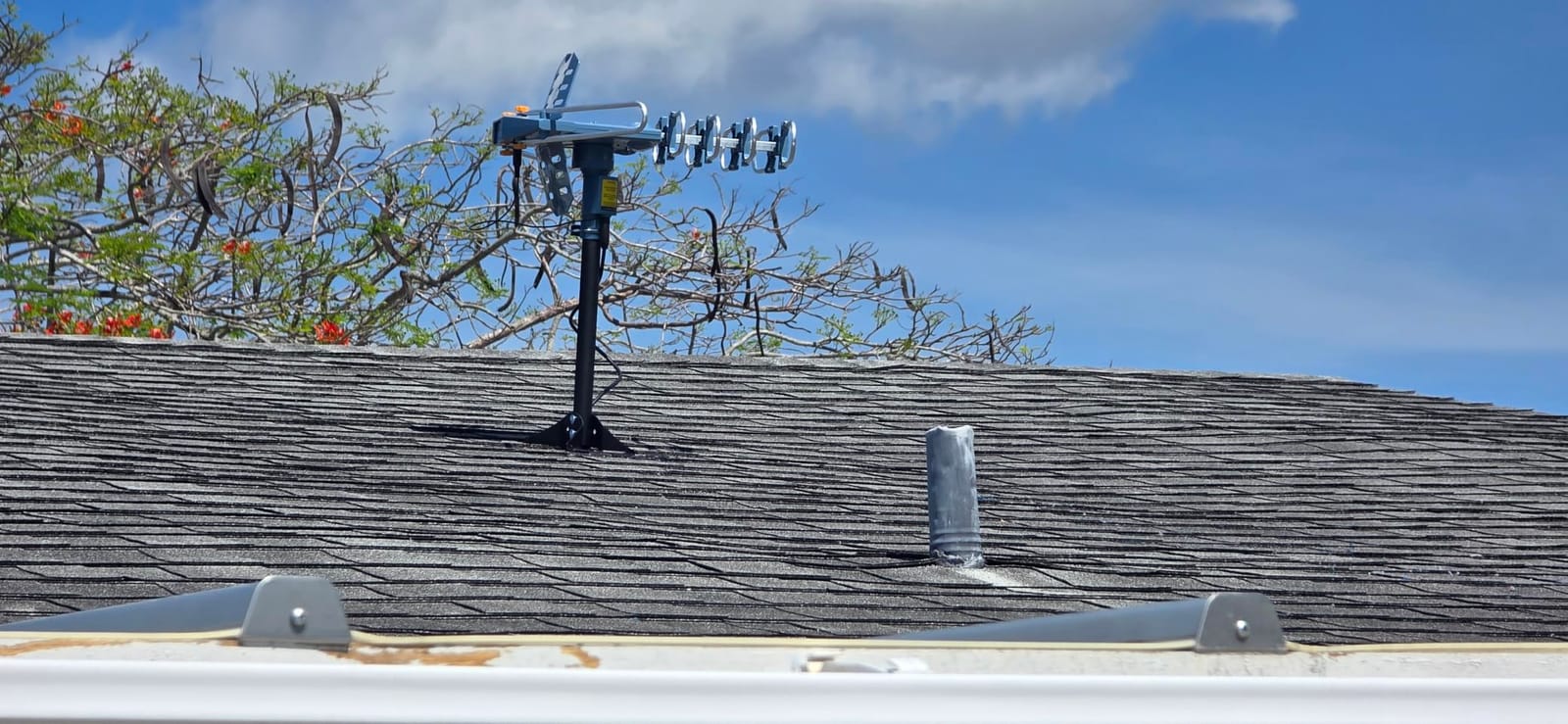 PBD Amplified Outdoor TV Antenna, 360° Remote Rotation, 59 ft RG6 Cable | High-Gain Low-Noise Amplifier, Clear UHF/UHF Local Channel Reception on 4K/1080P TVs, Dual TV Outputs, Grounding Block customer photo 1