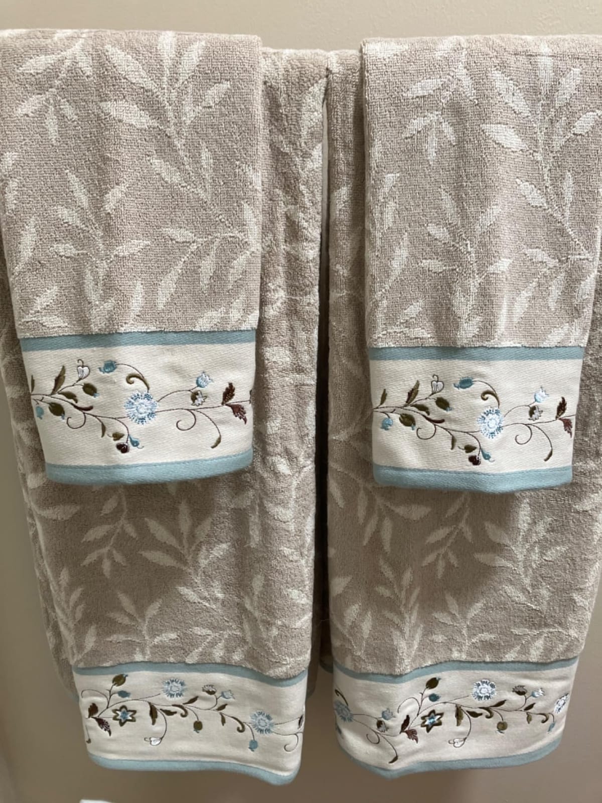 Madison Park Serene 100% Cotton Bath Towel Set Luxurious Floral Decorative Towels for Bathroom Embroidered Cotton Jacquard Design Soft Highly Absorbent for Shower 600 GSM, Multi-Sizes, Blue 6 Piece customer photo 1