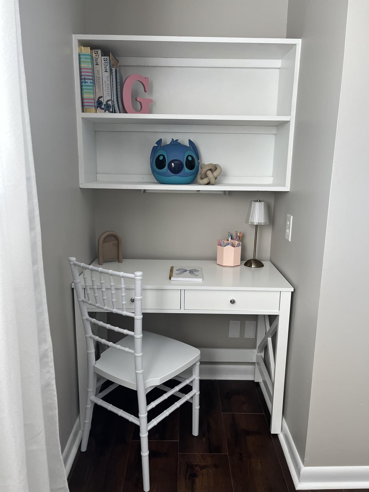 EMMA + OLIVER Matte White Resin Chiavari Chair | Stackable, Event and Banquet Seating customer photo 2