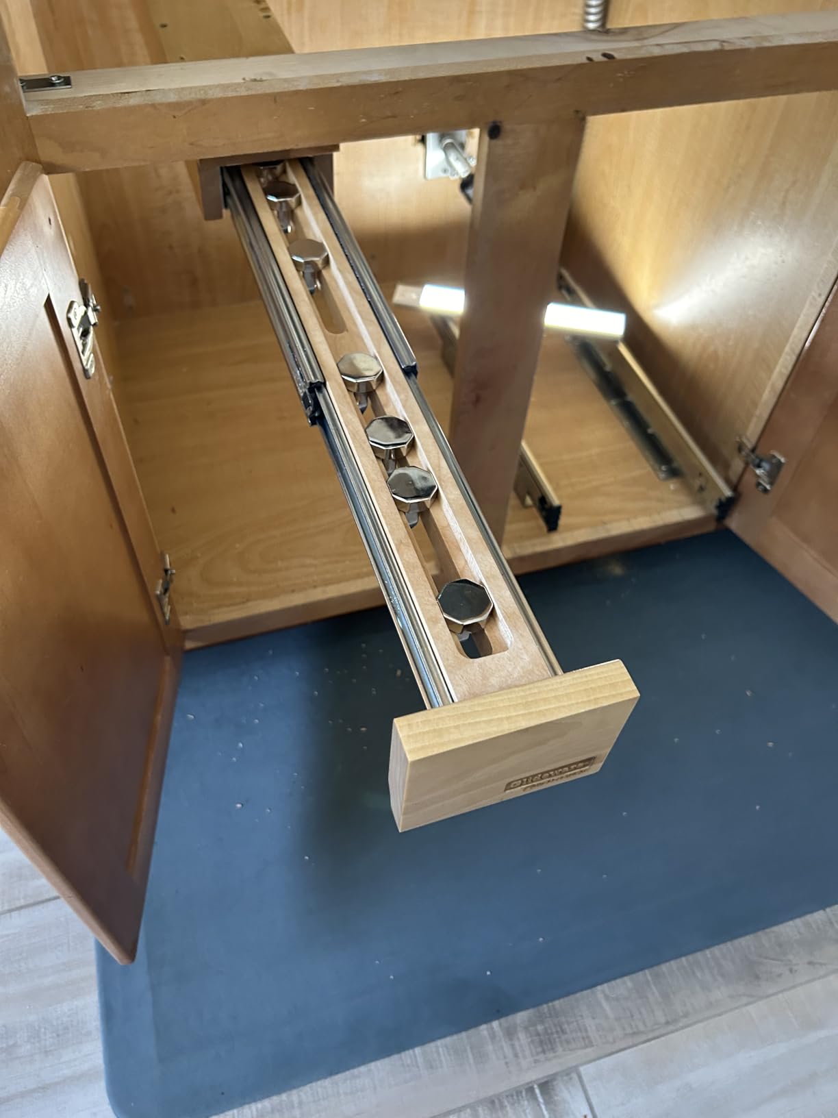Rev-A-Shelf 22
